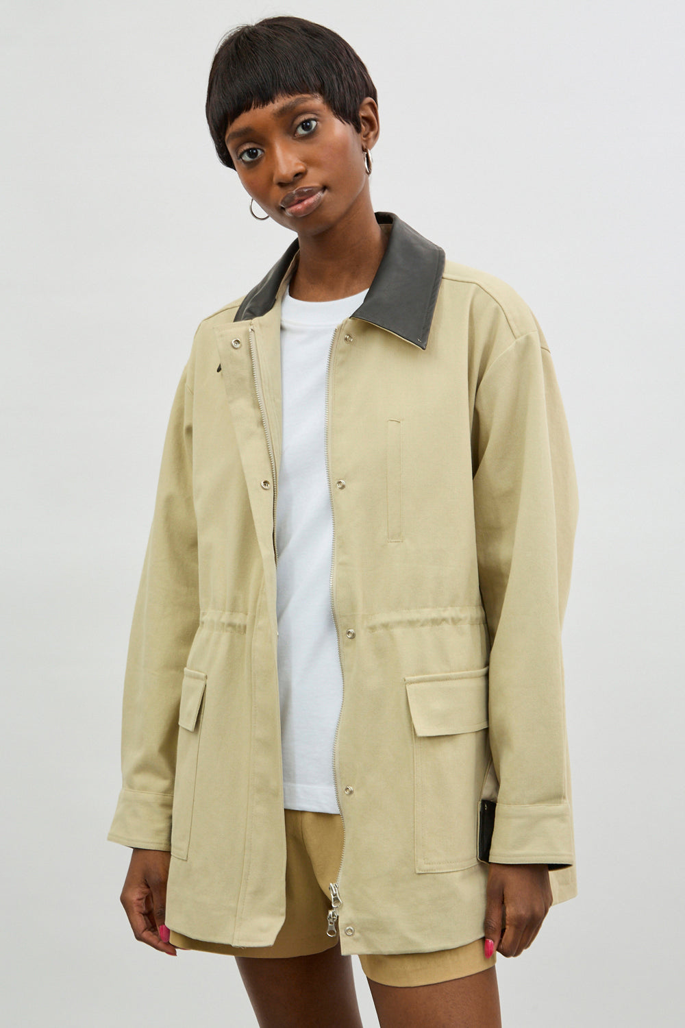 Beige contrast vegan leather collar jacket_3