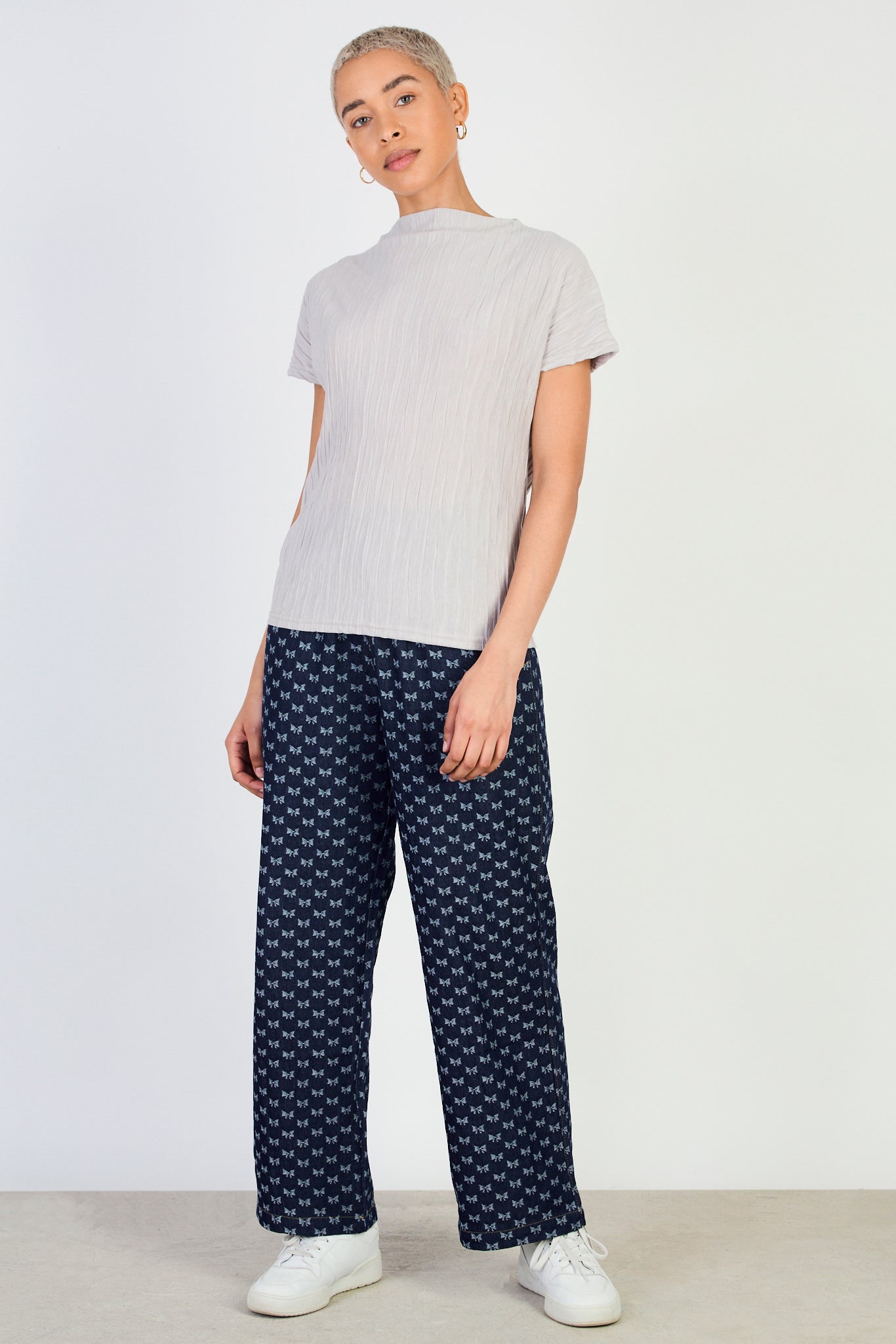 Beige crease pleat mock neck tee_4