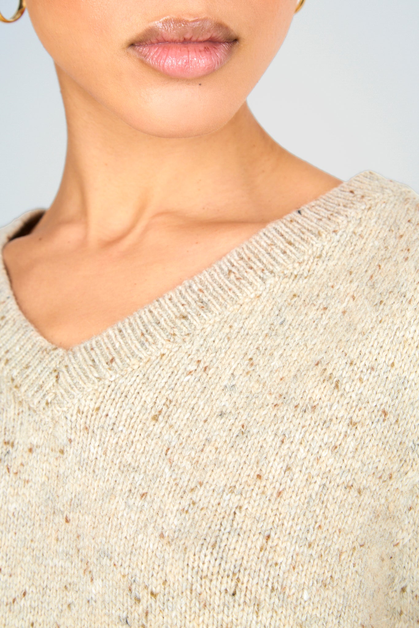 Beige flecked wool blend V neck sweater vest_3
