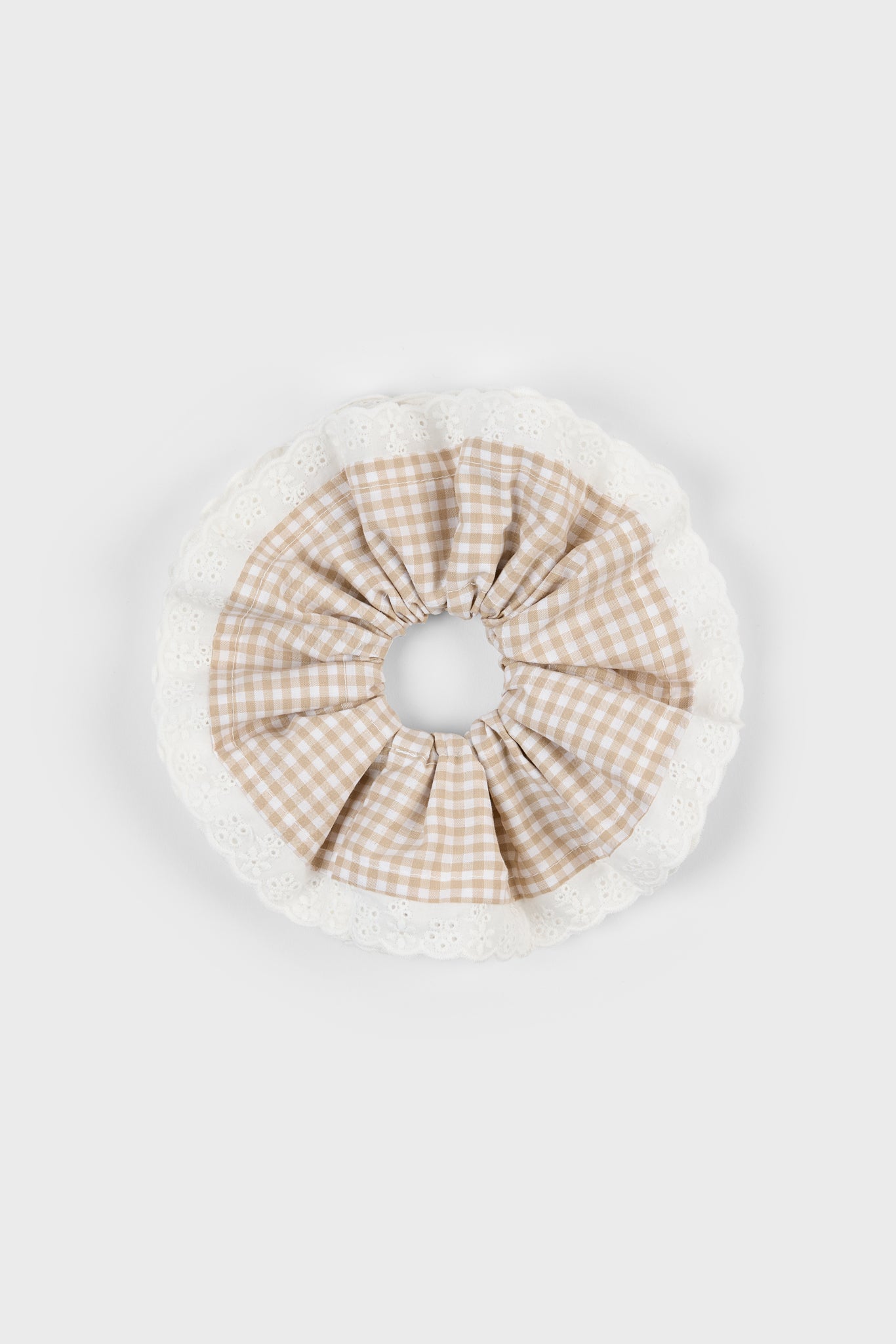 Beige gingham white eyelet trim scrunchie_1