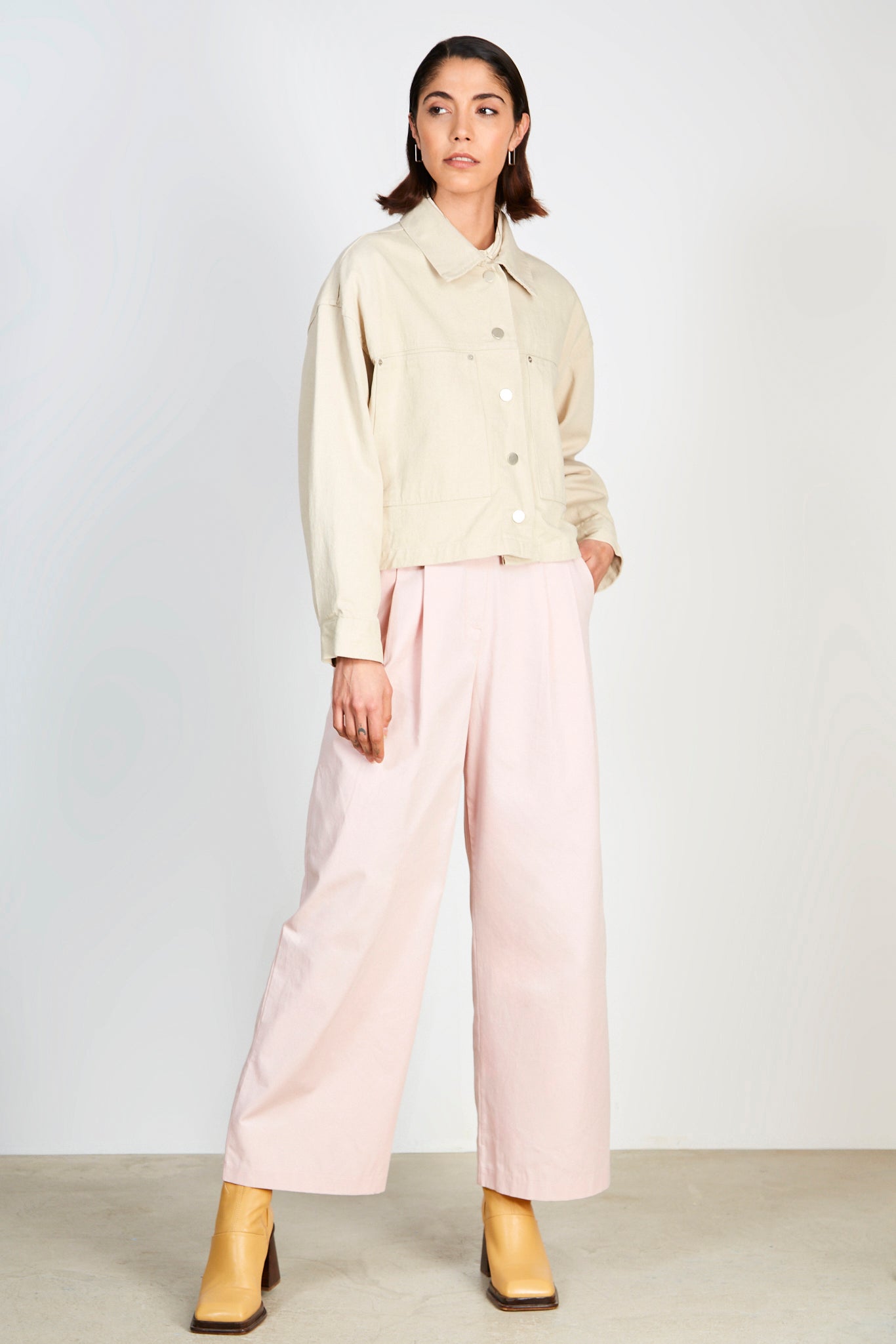 Beige large pocket short cotton twill jacket_3