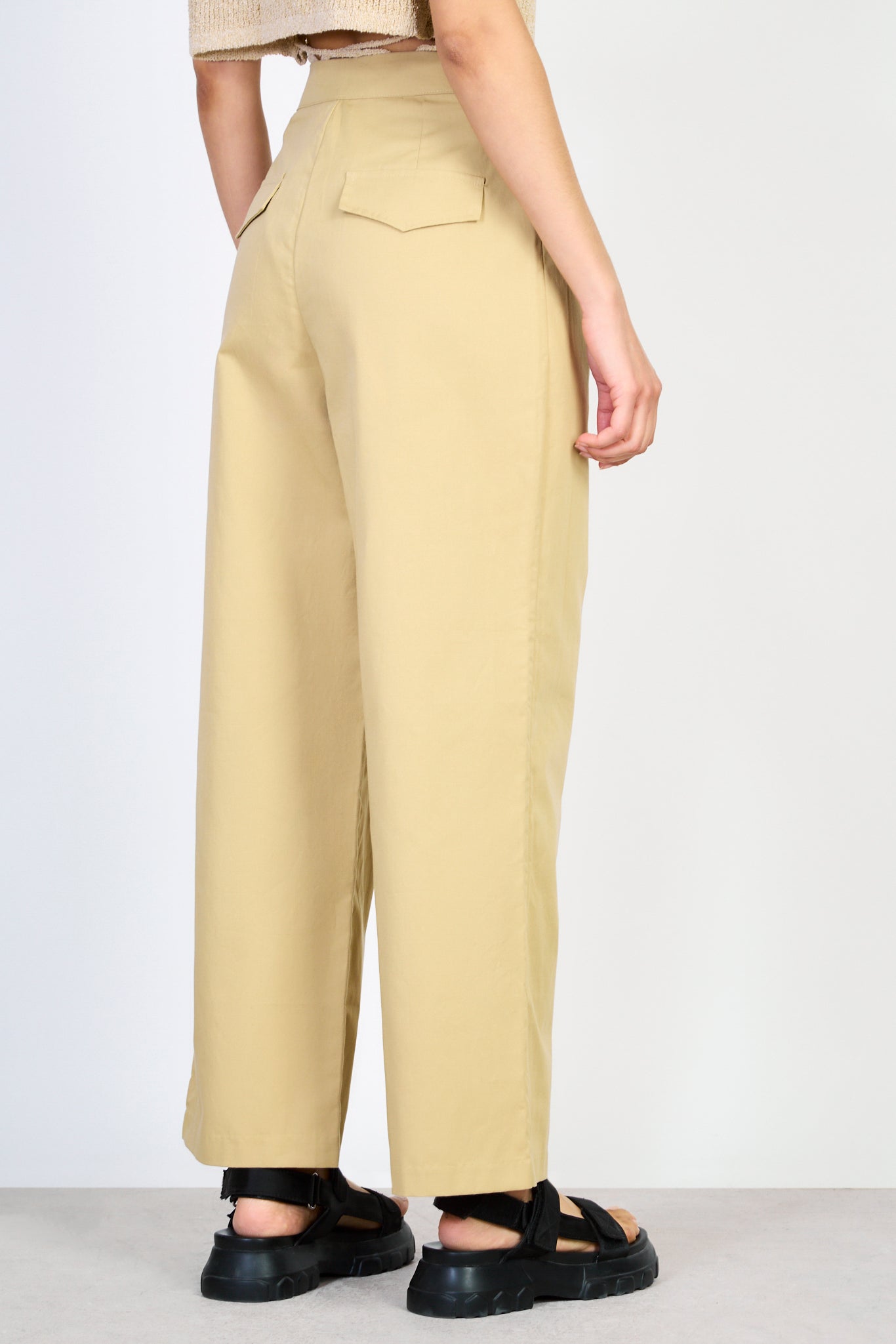 Beige pleat pocket relaxed trousers_2