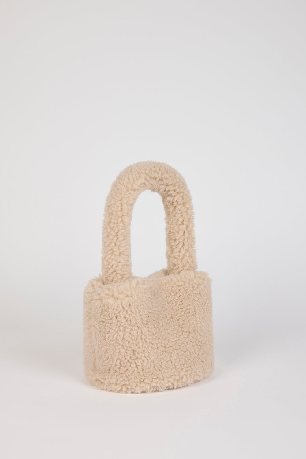 Beige shearling bucket bag_2