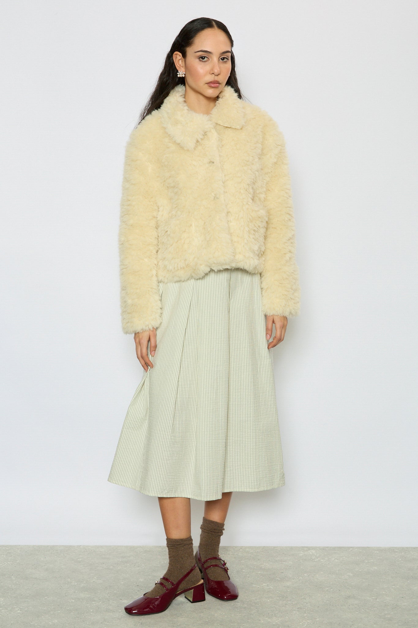 Beige thick faux fur collared jacket_5