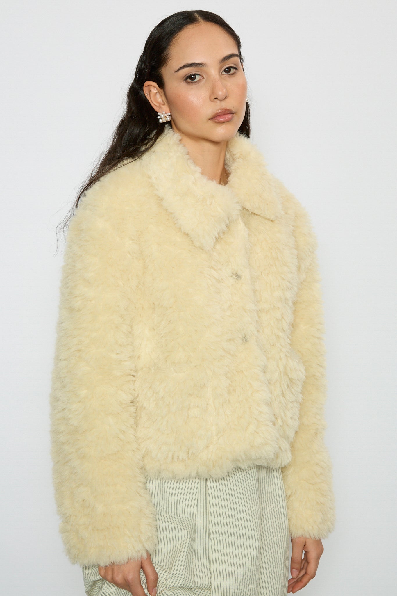 Beige thick faux fur collared jacket_1