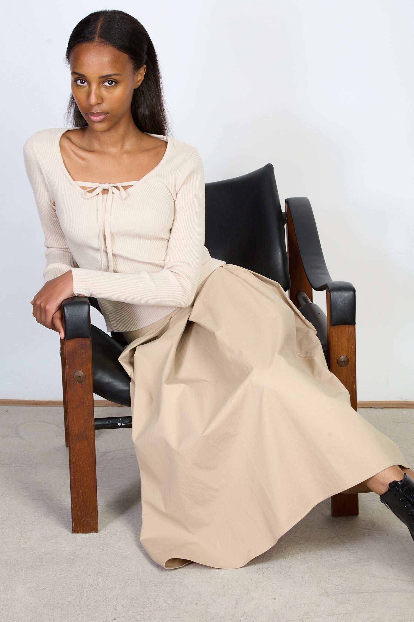 Beige tie neck ribbed knit top_5