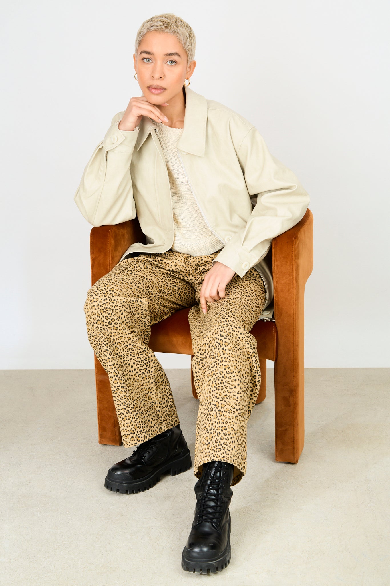 Beige vegan leather cinch waist jacket_8