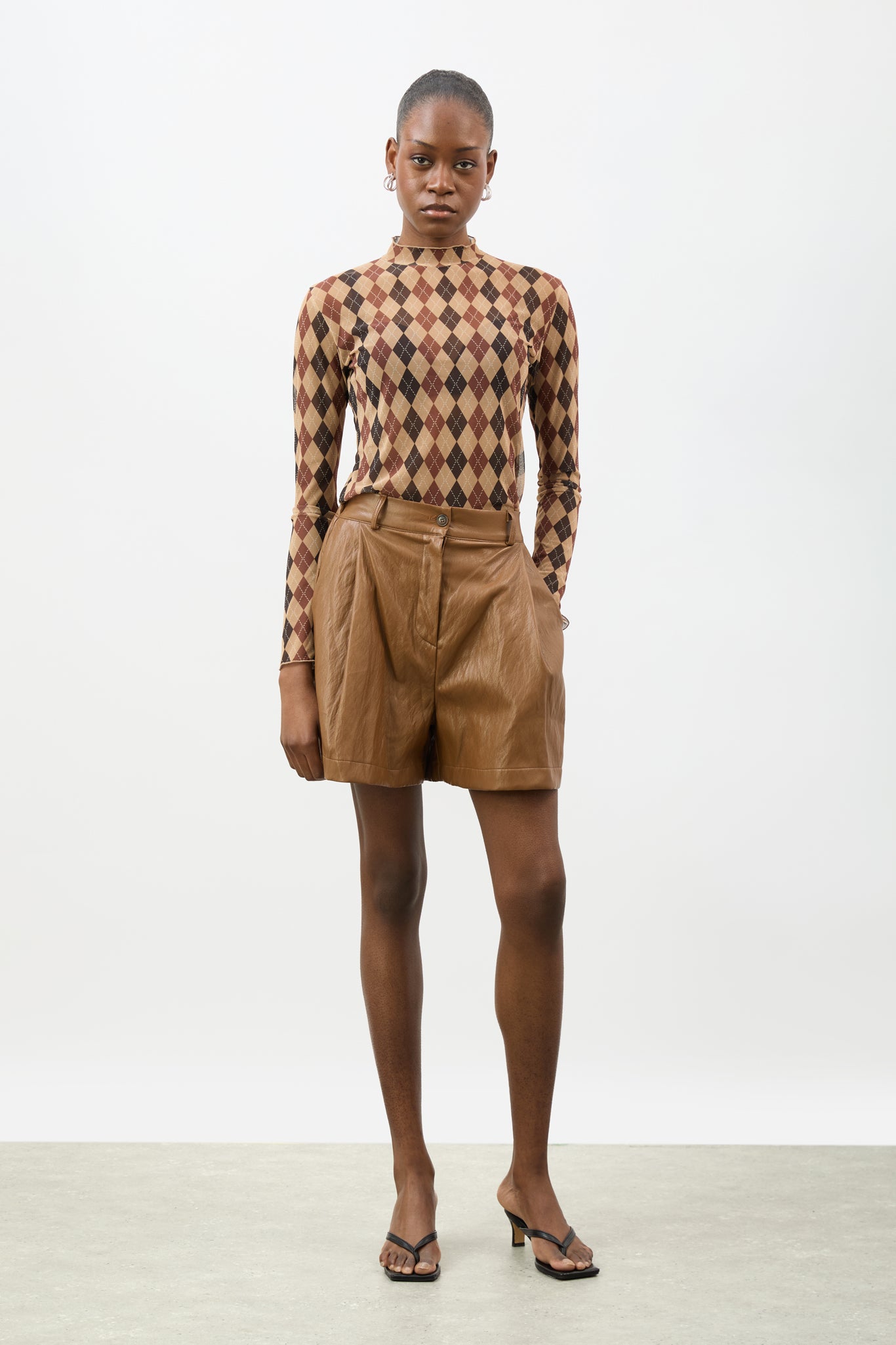 Beige vegan leather pleated shorts_4