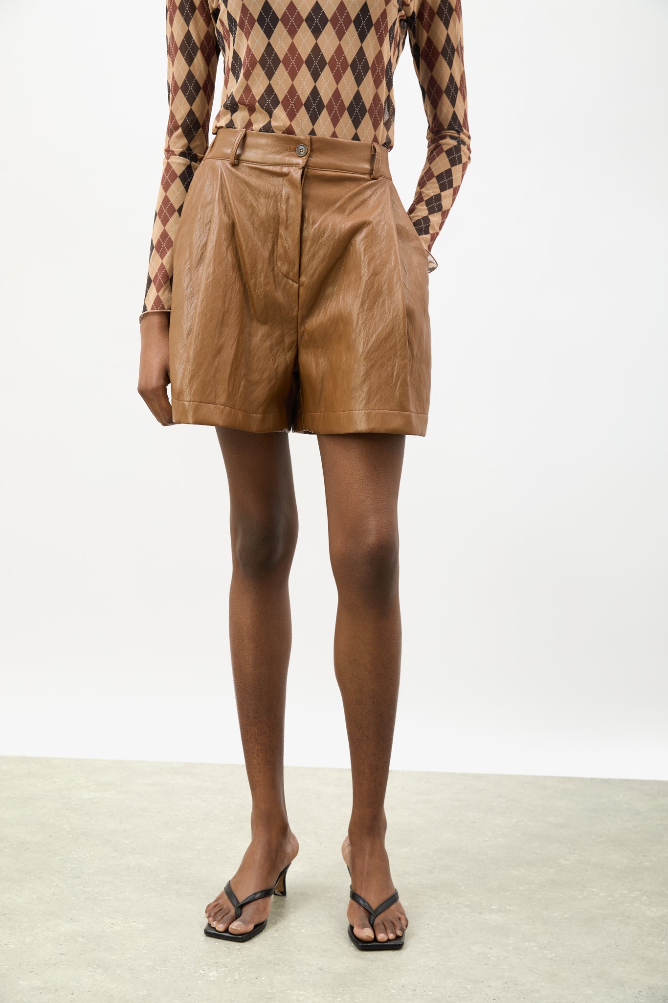 Beige vegan leather pleated shorts_1