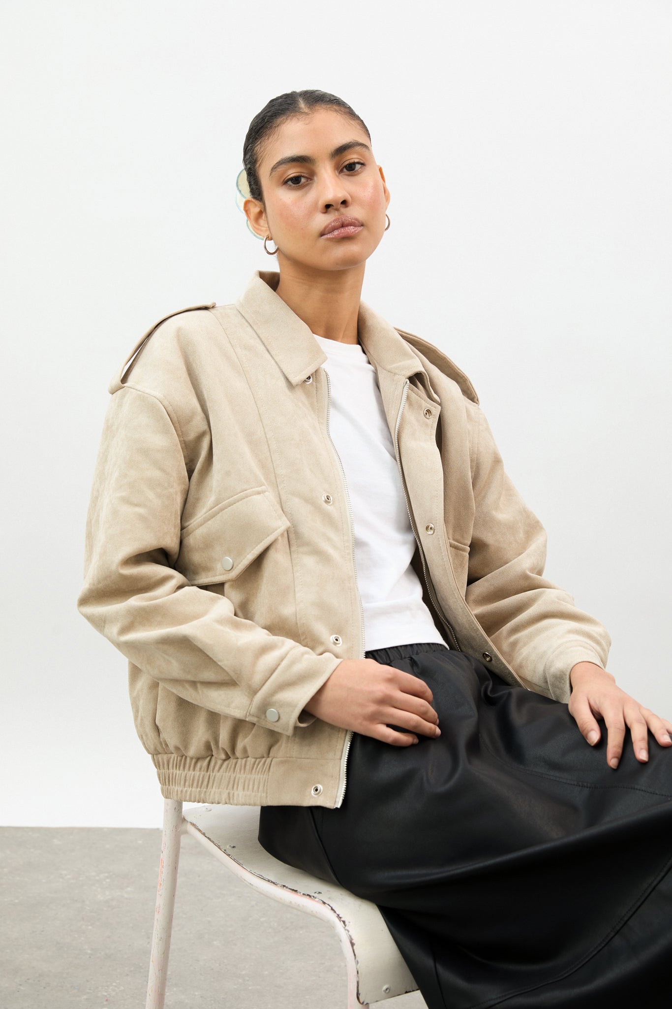 Beige vegan suede collared bomber jacket_4