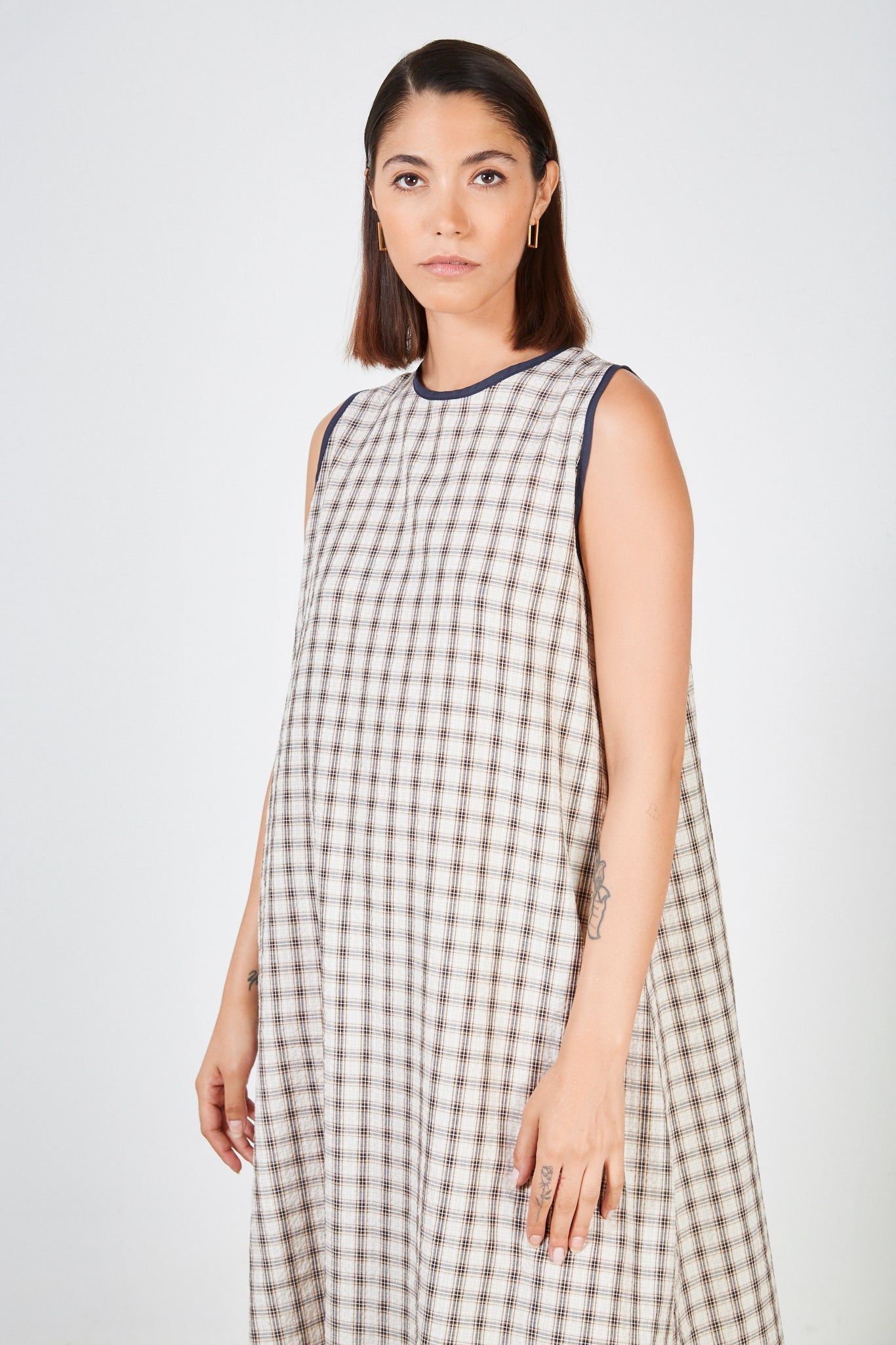 Beige and white plaid midi dress_3