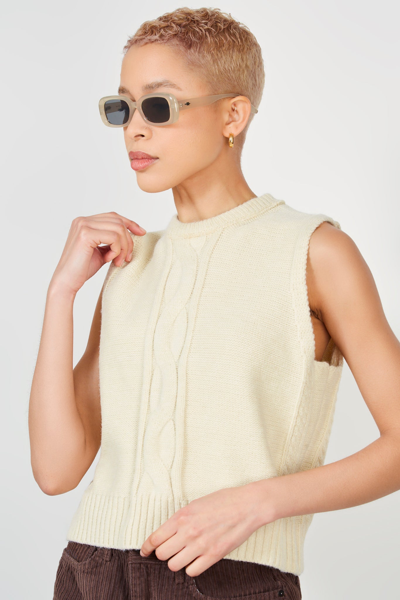 Beige cableknit sweater vest_1