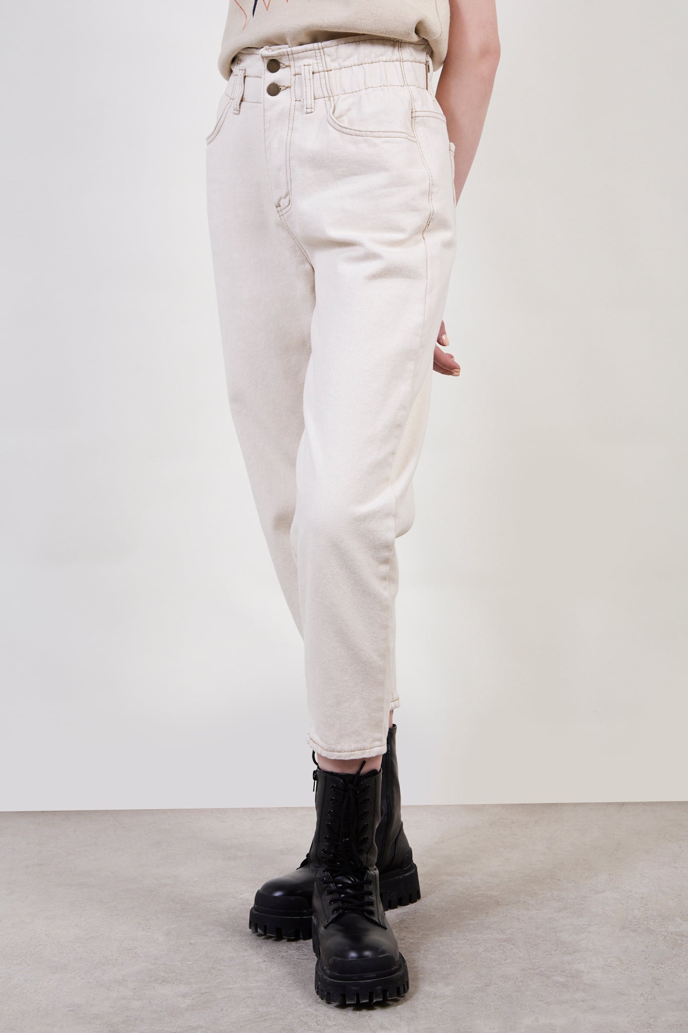 Beige contrast stitch bag waist jeans_1