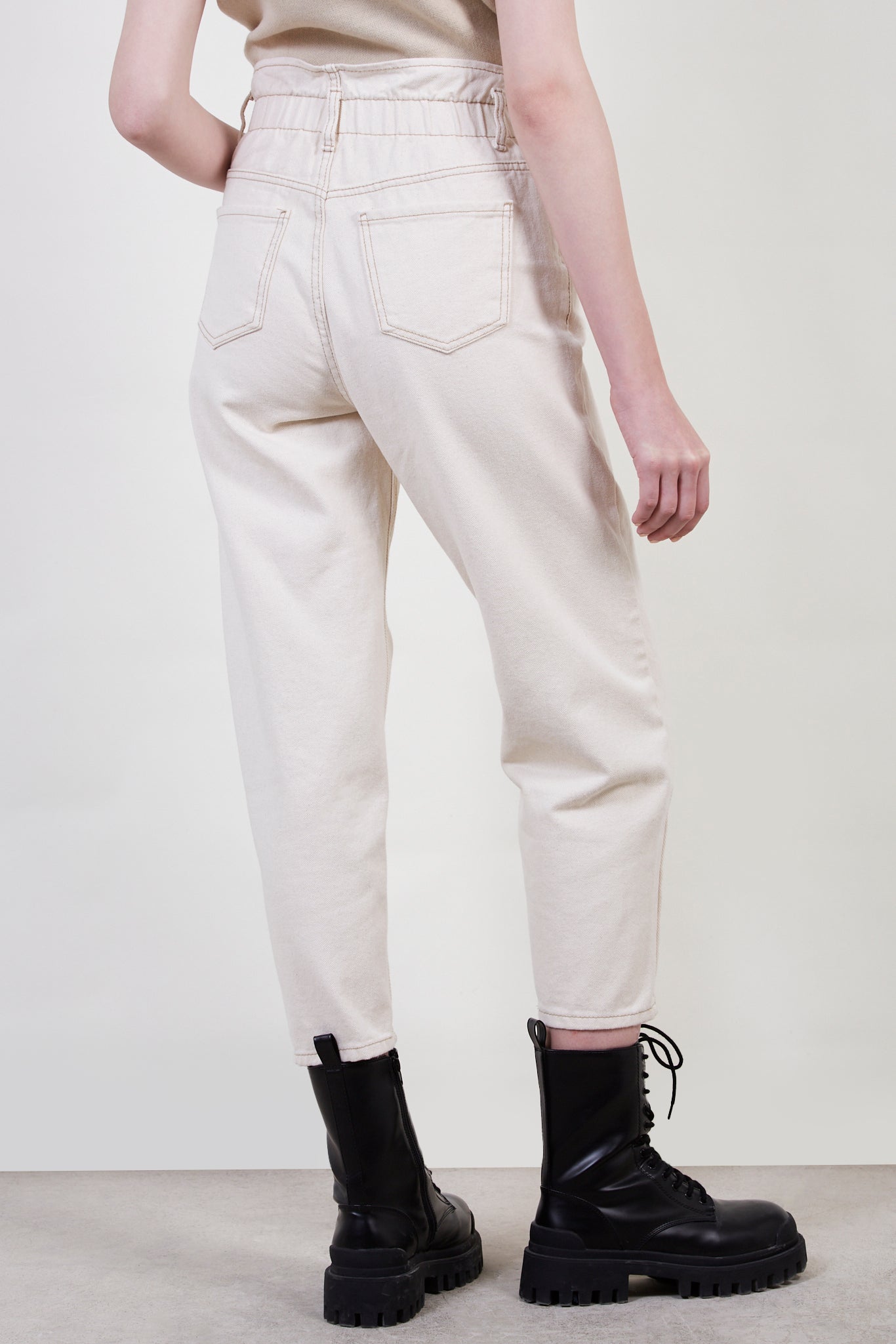 Beige contrast stitch bag waist jeans_3