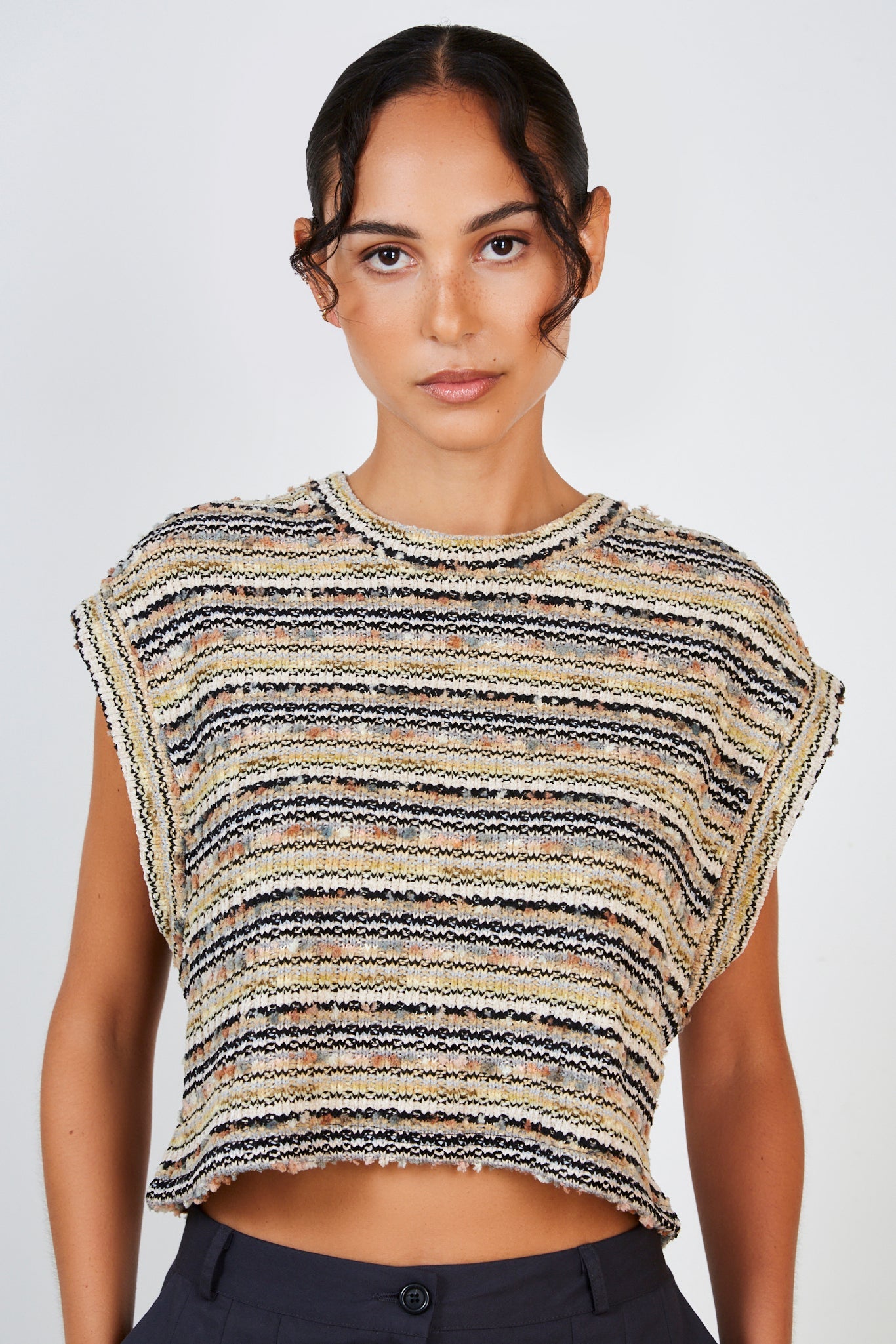 Beige multicolour striped knit vest_2