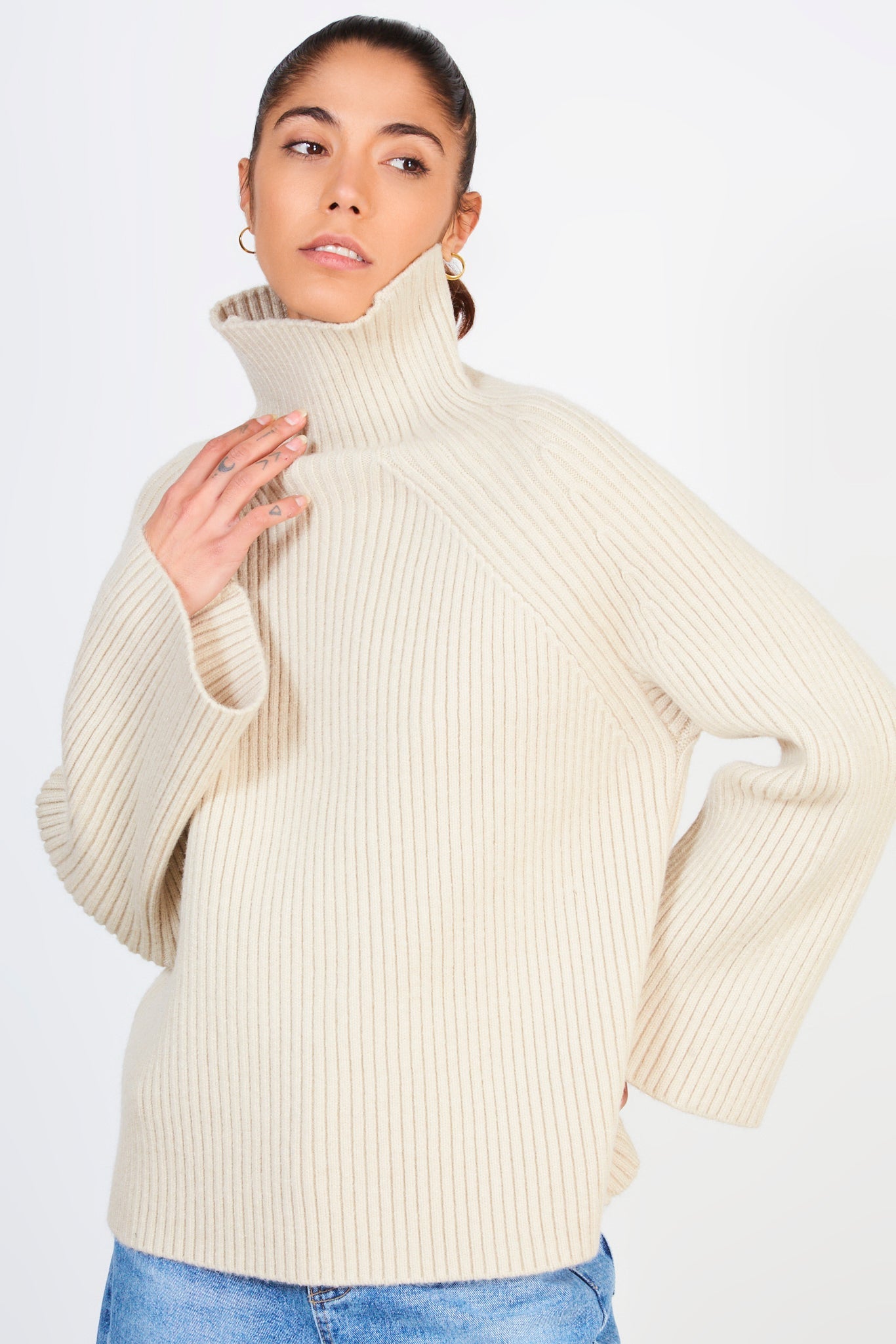 Beige shaped thick rib turtleneck jumper_3