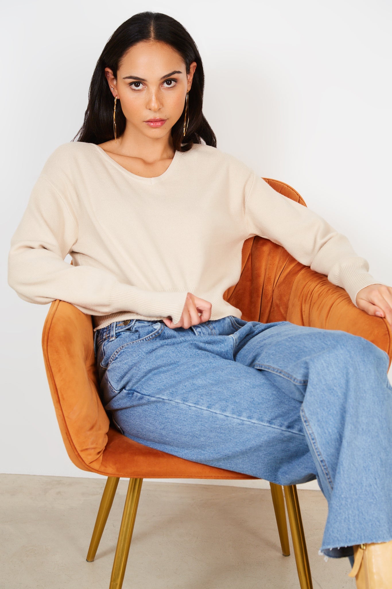 Beige smooth v neck jumper_5