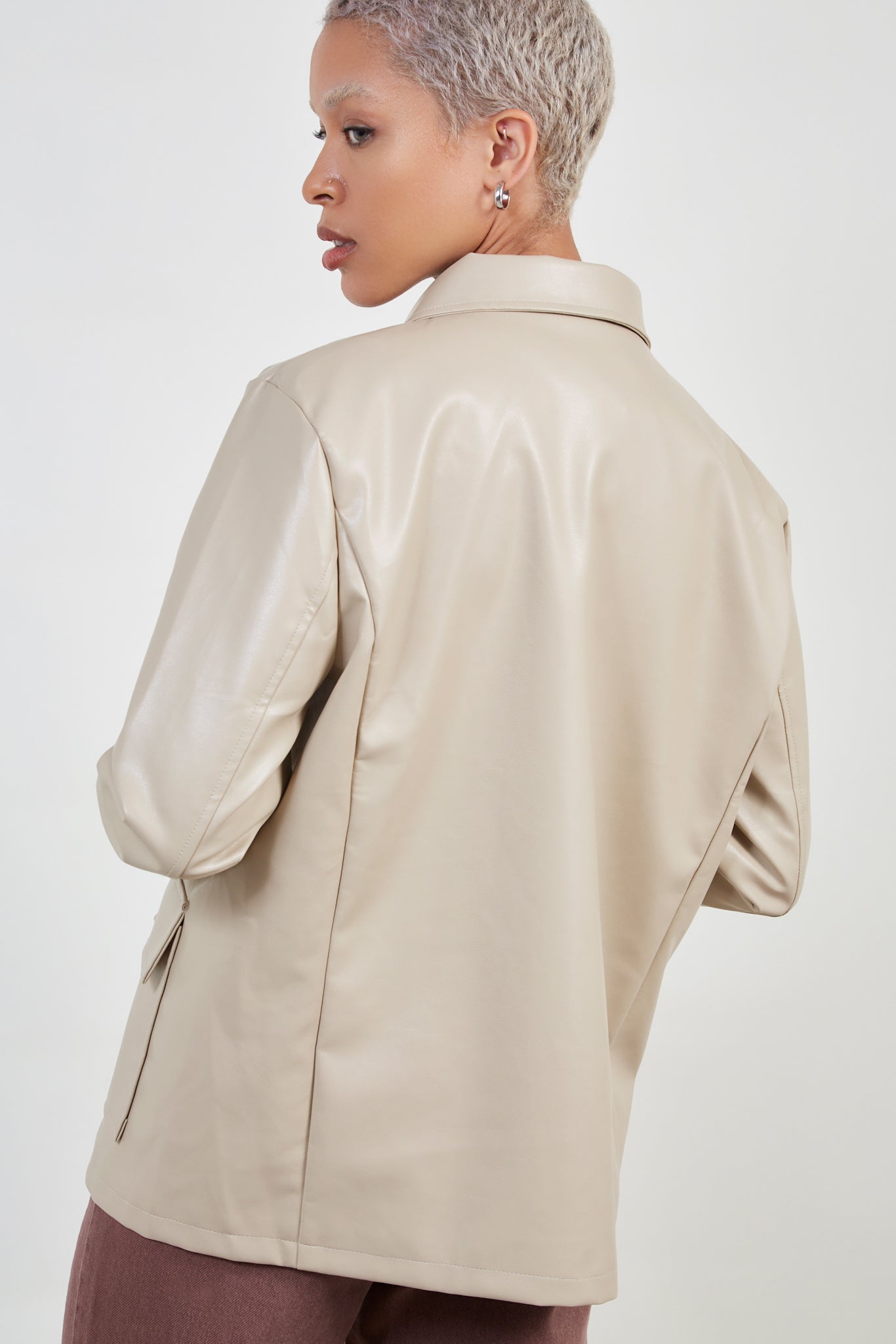 Beige vegan leather belted jacket_4