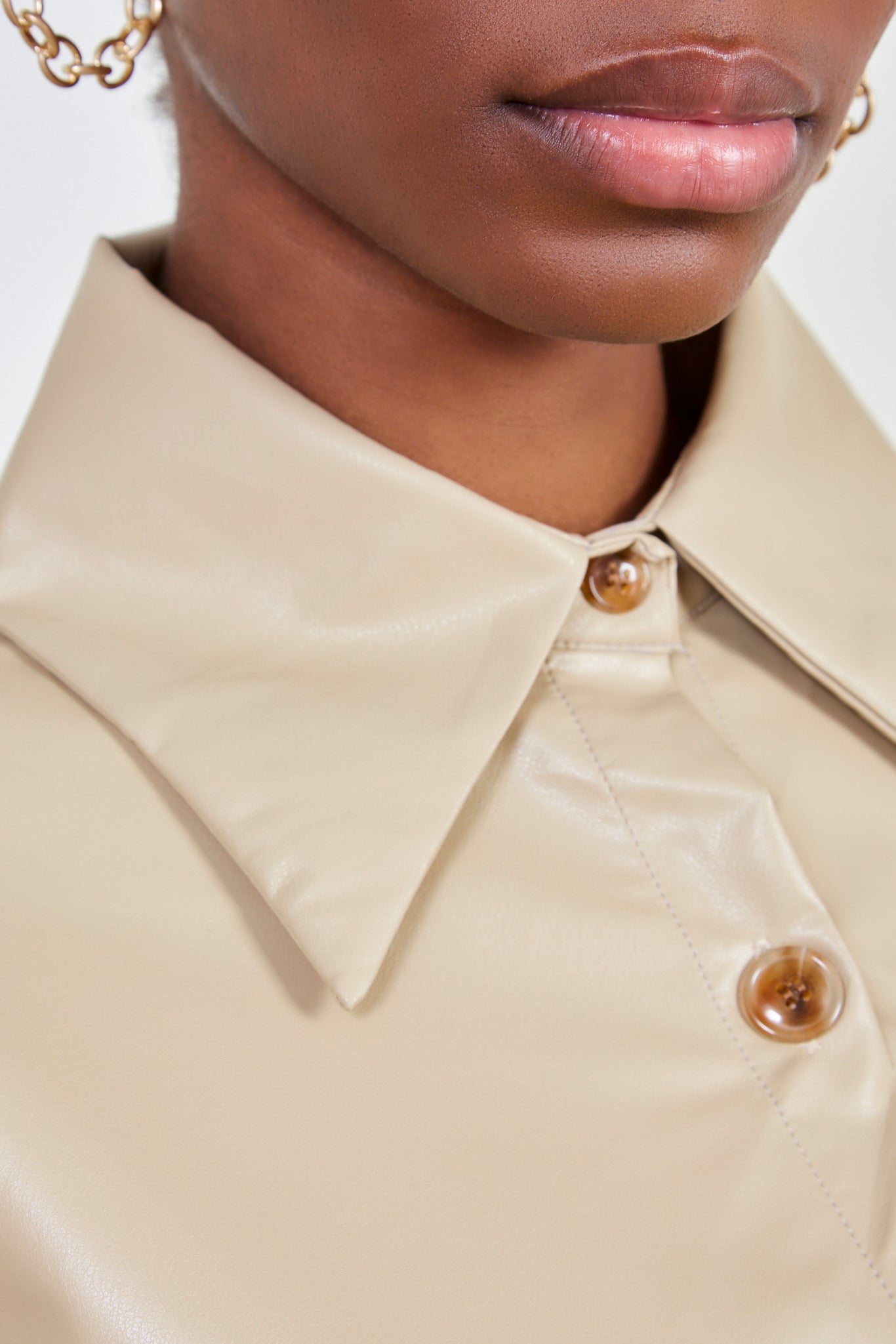 Beige vegan leather cropped shirt_4
