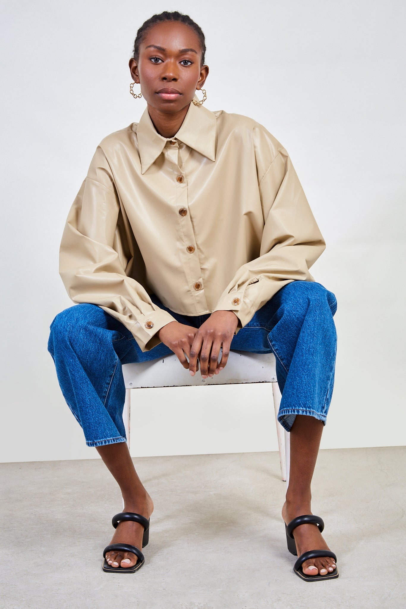 Beige vegan leather cropped shirt_5