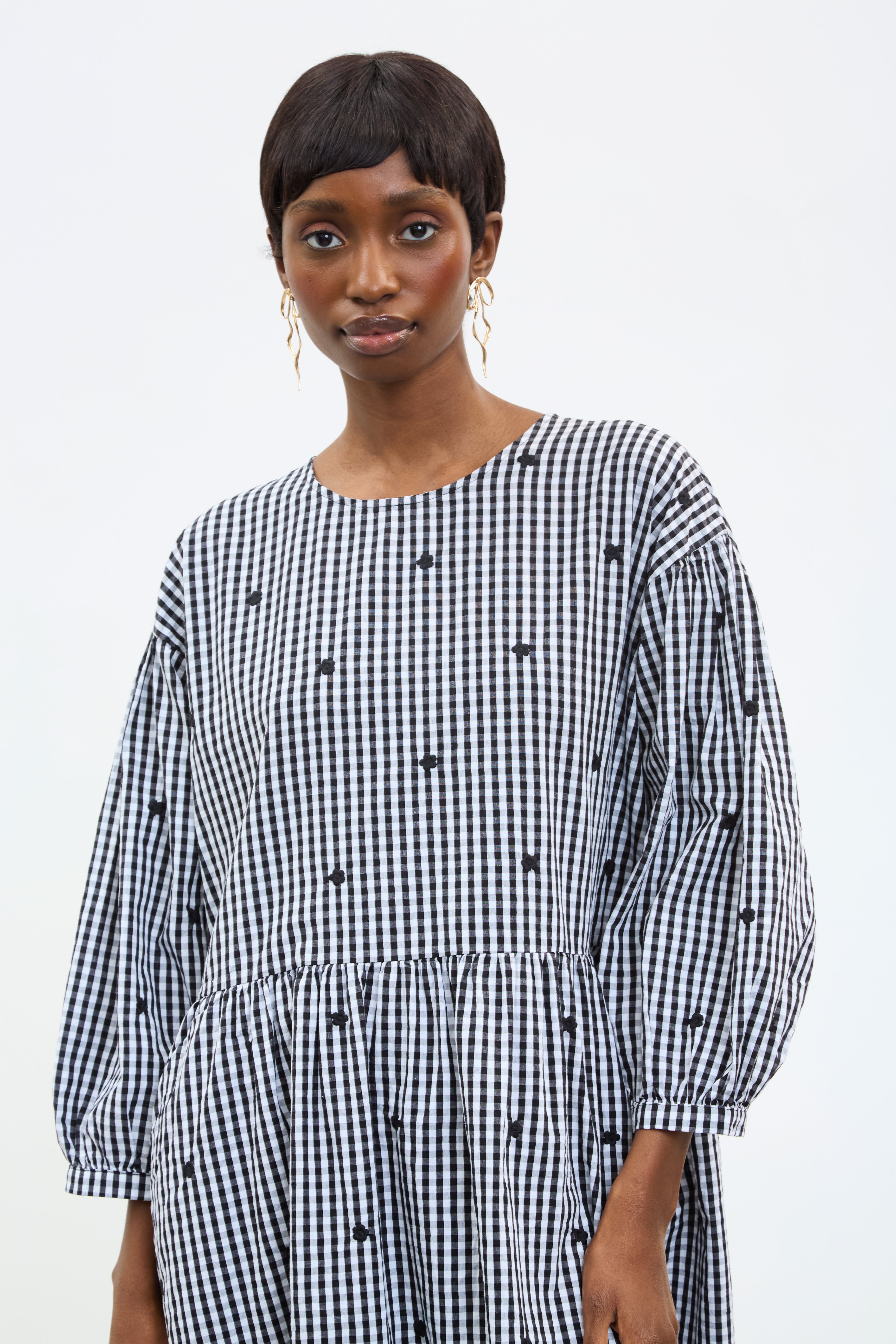 Black and ivory gingham embroidered flower dress_3