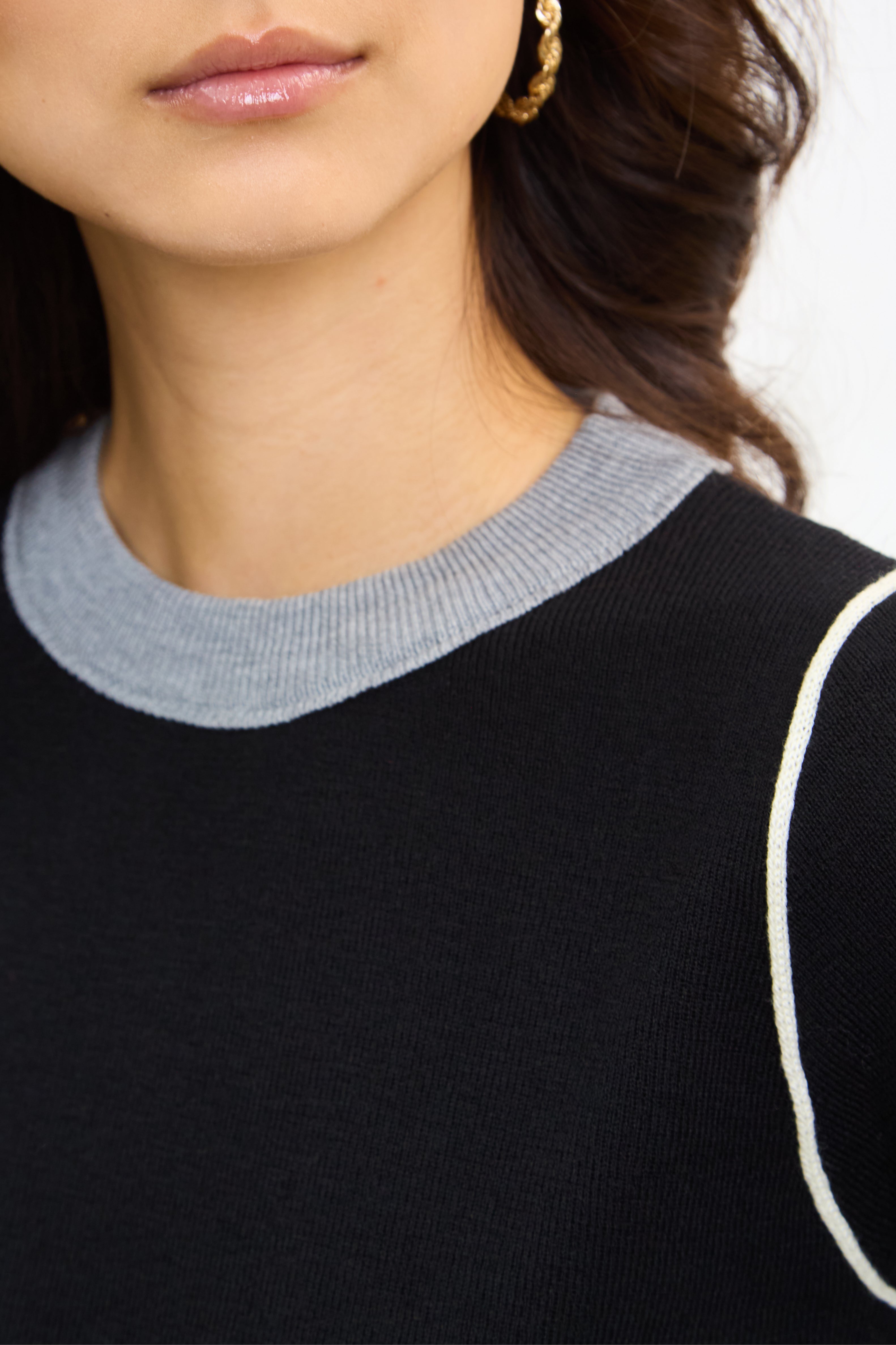 Black and white contrast collar knit tee_3