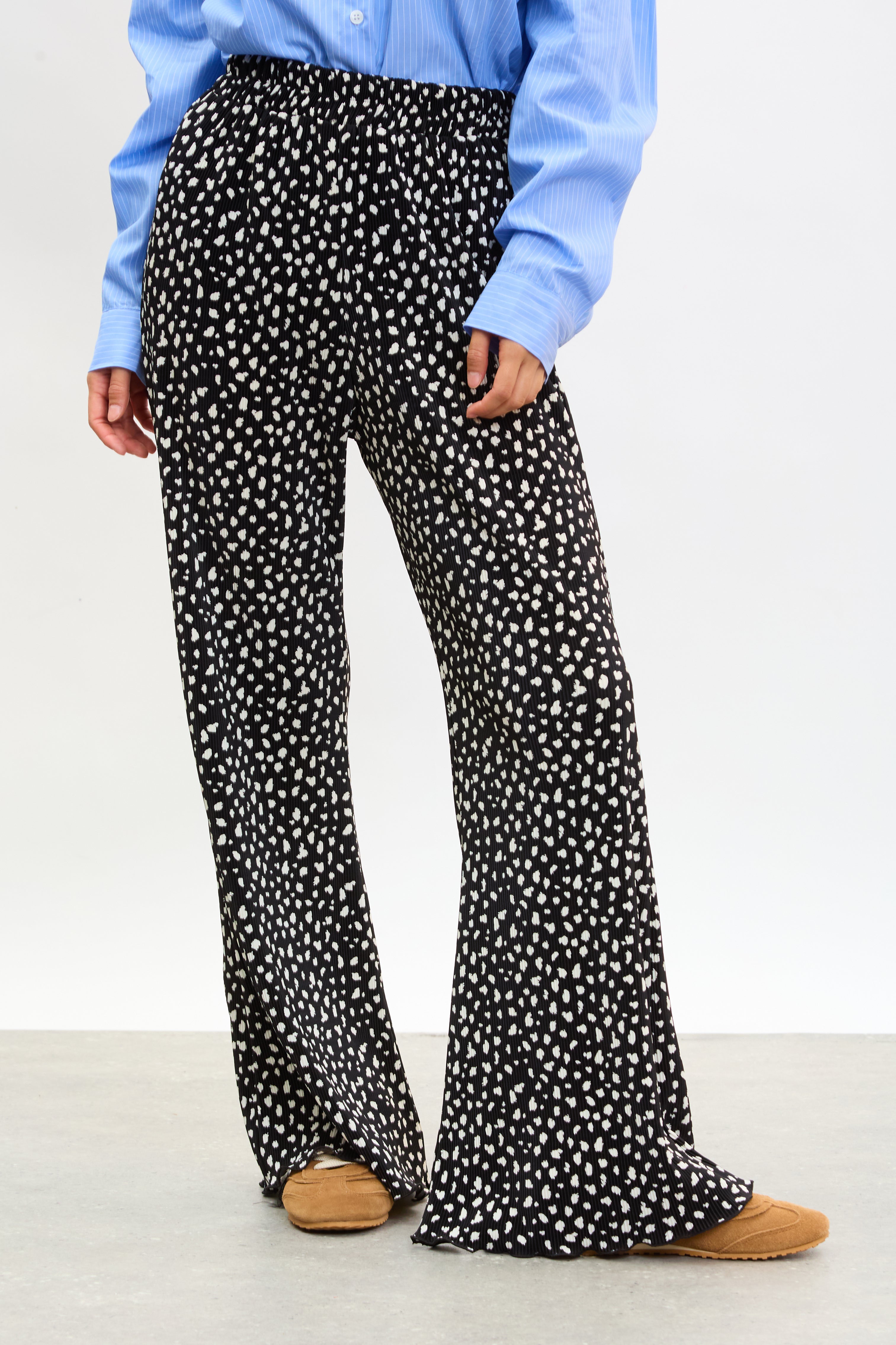 Black and white dot print ribbed trousers_1