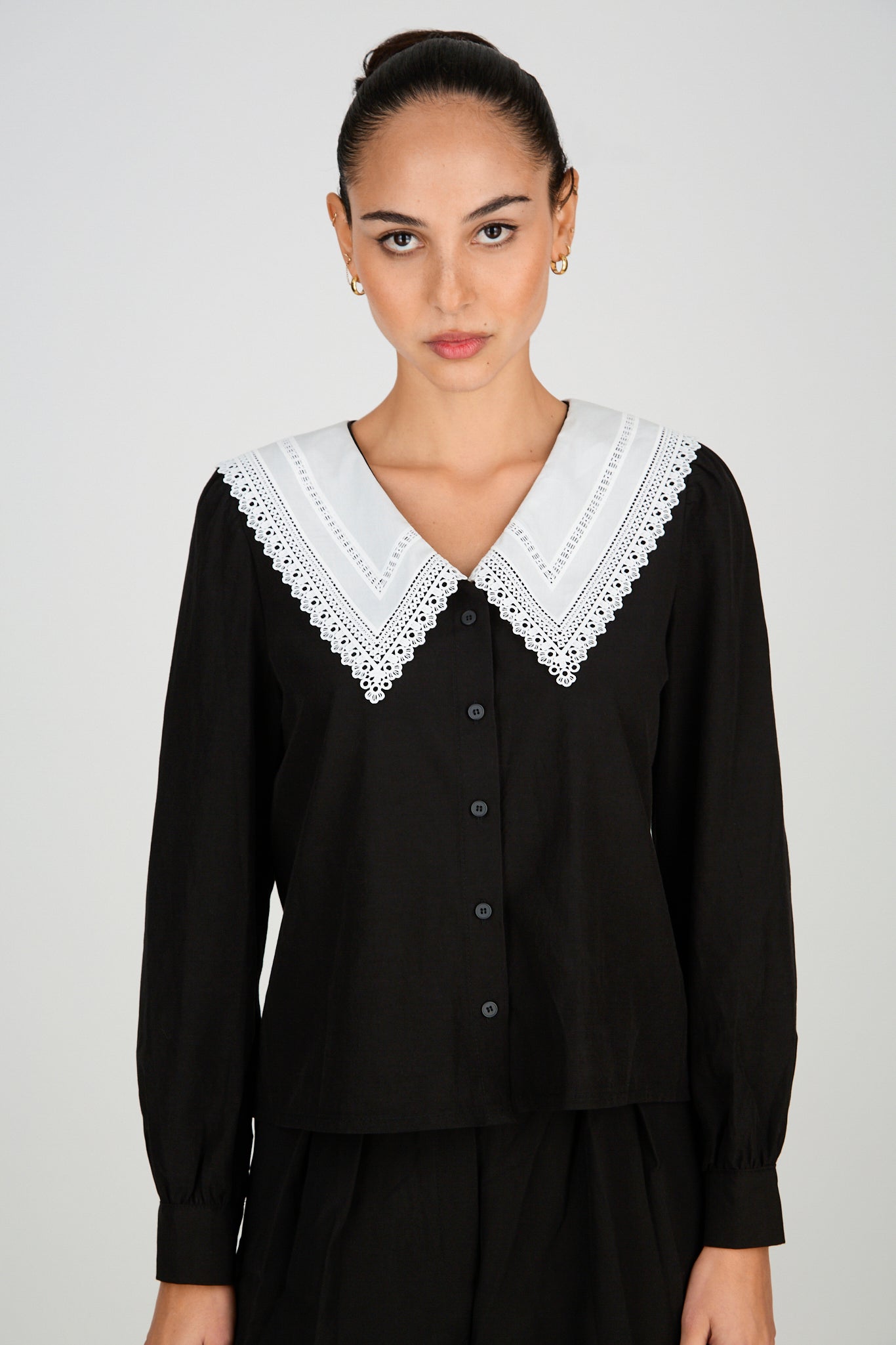 Black and white embroidered collar long sleeved blouse_1
