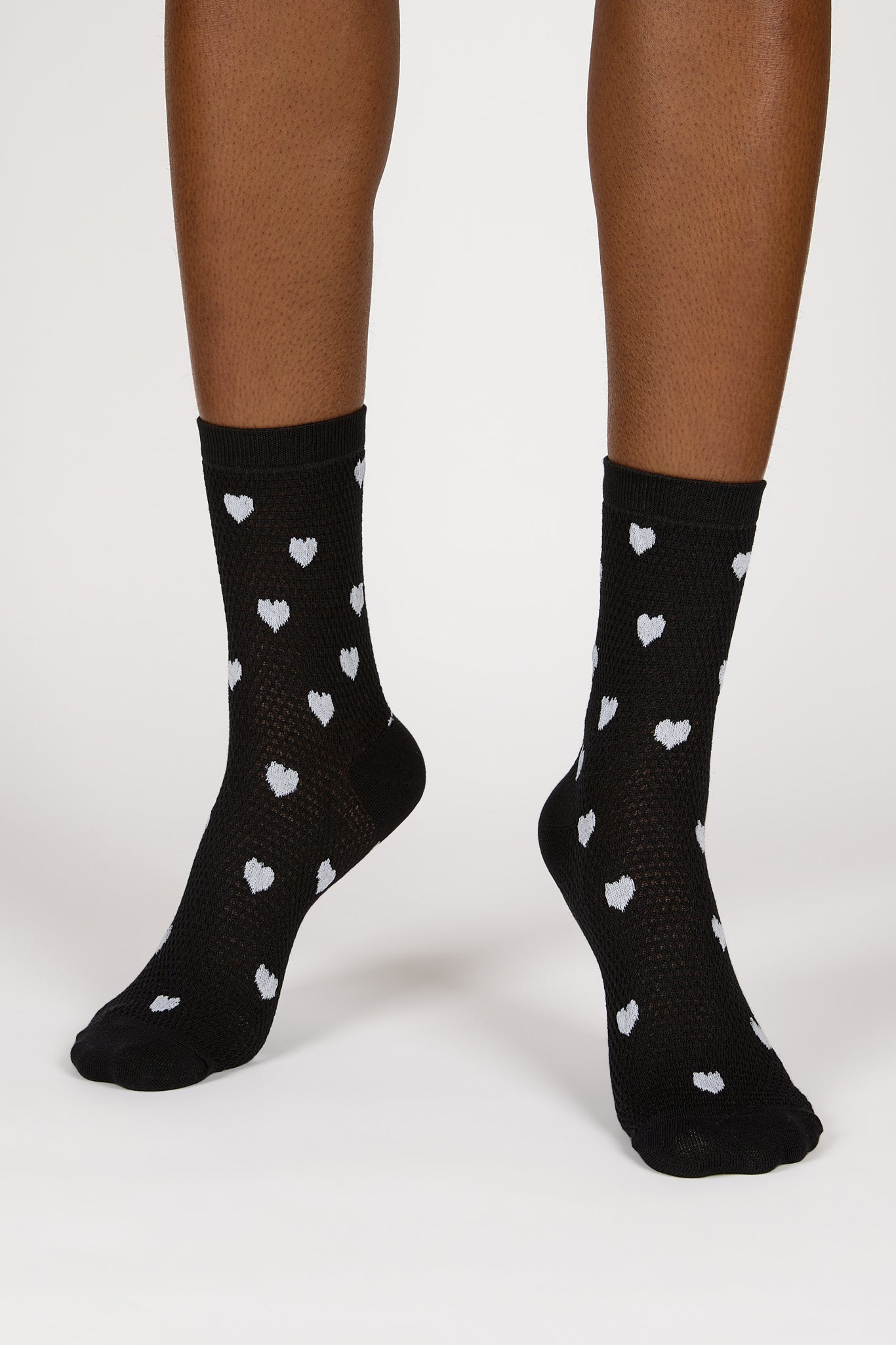 Black and white heart textured socks_2