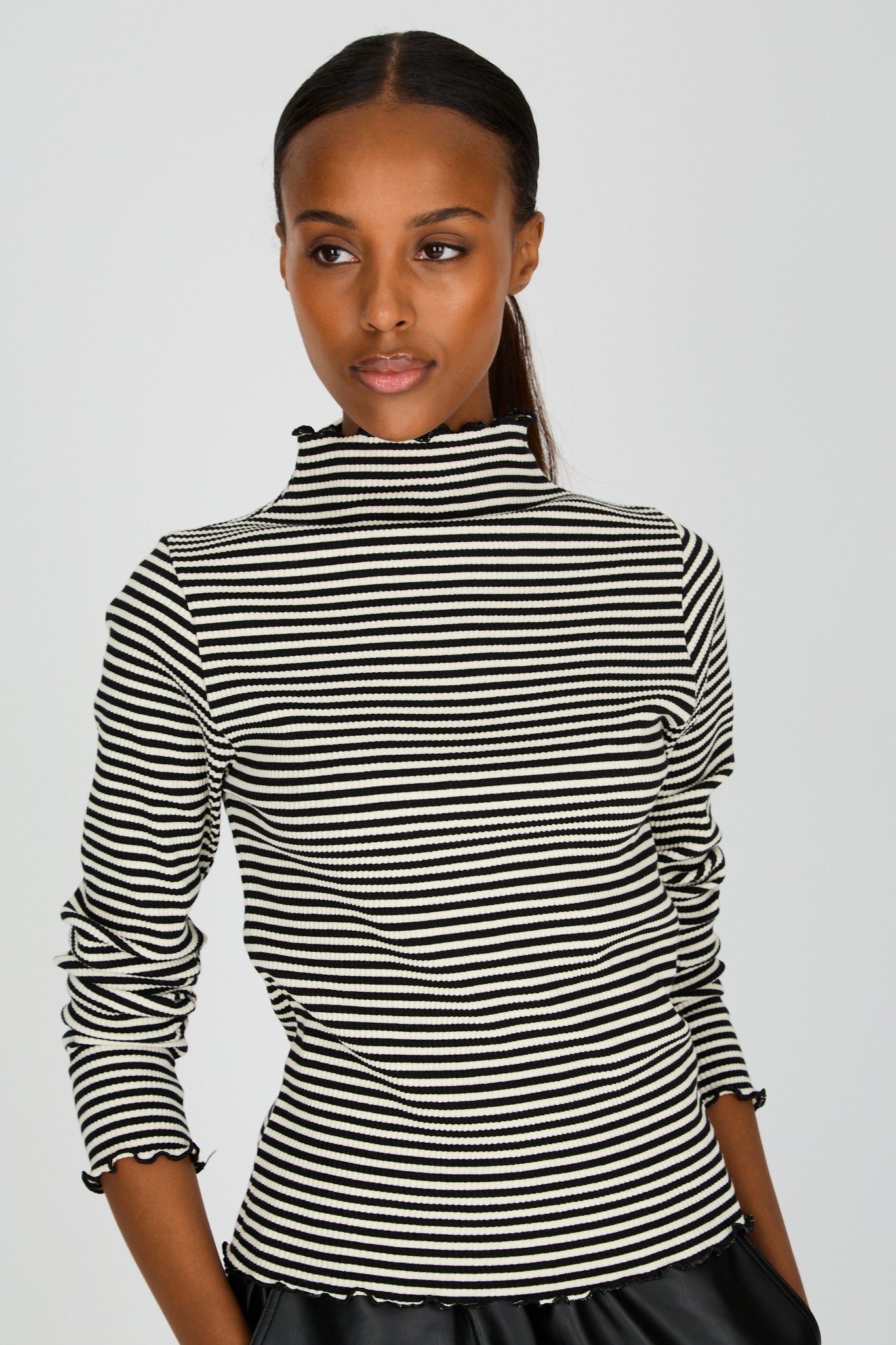 Black and white horizontal stripe ruffle trim turtleneck_1