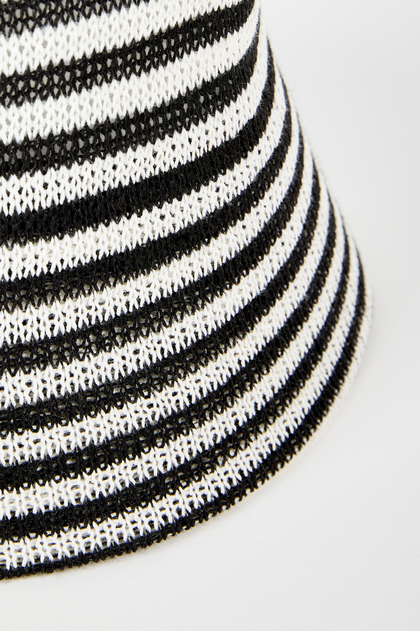 Black and white horizontal stripe straw bucket hat_4
