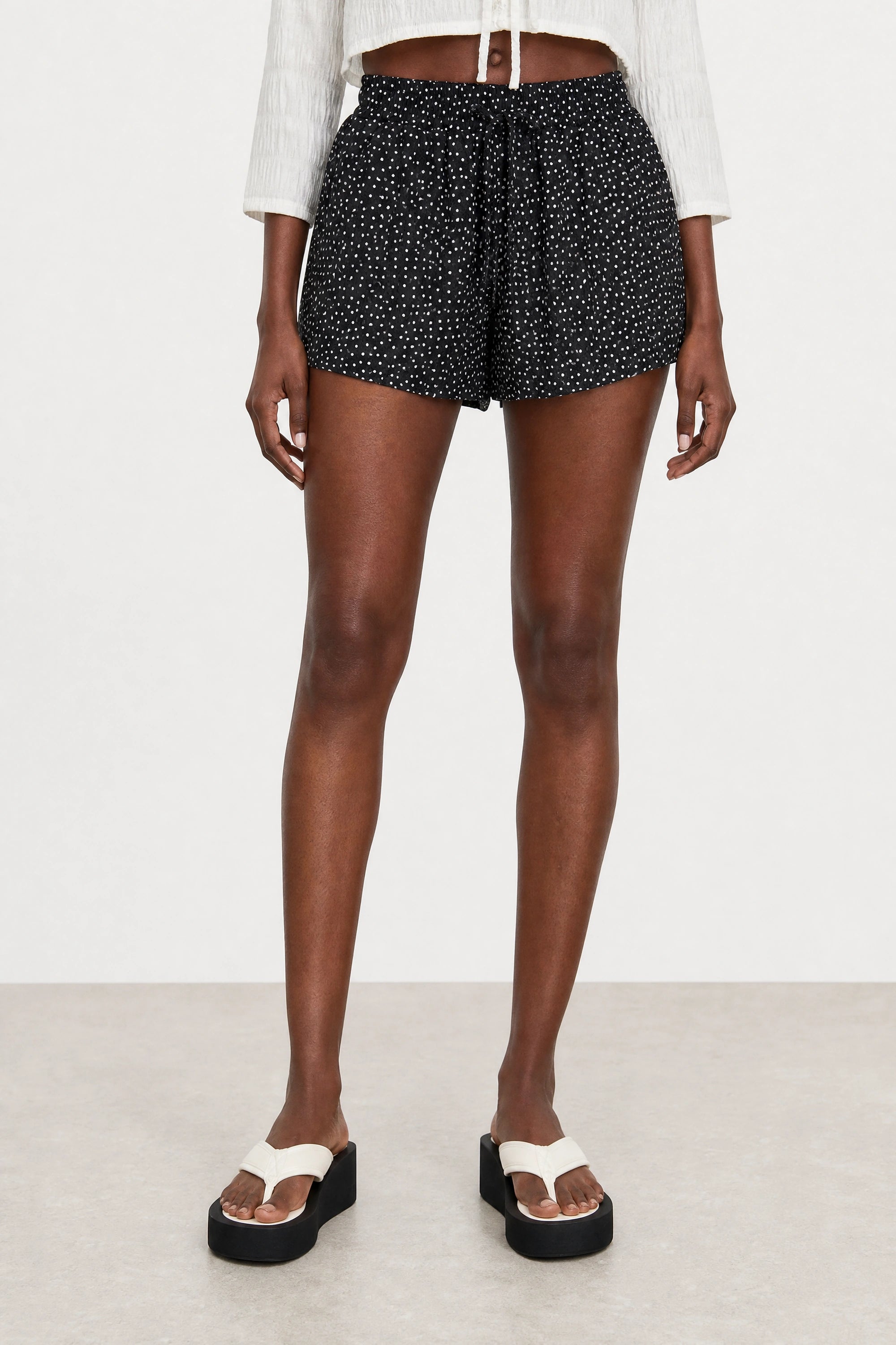 Black and white polka dot balloon shorts_1