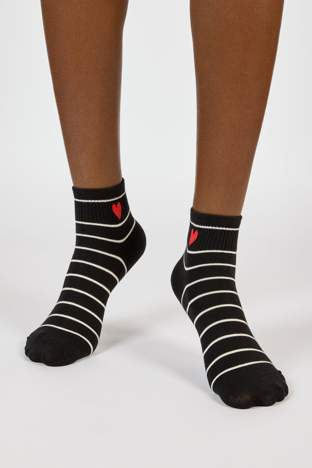 Black and white striped heart ankle socks_2