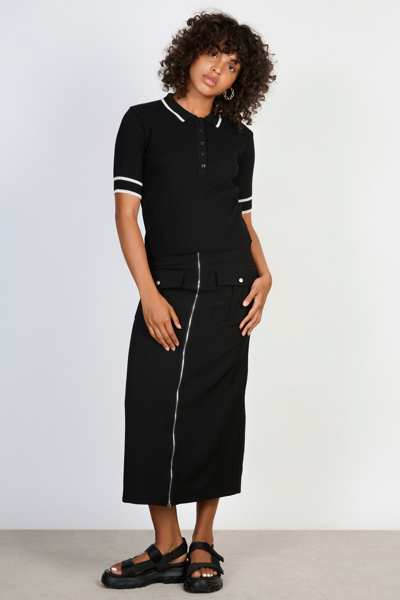 Black and white trim bamboo blend polo knit tee_4