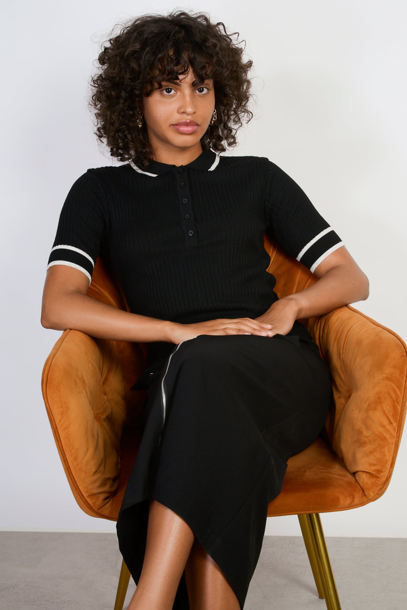 Black and white trim bamboo blend polo knit tee_5