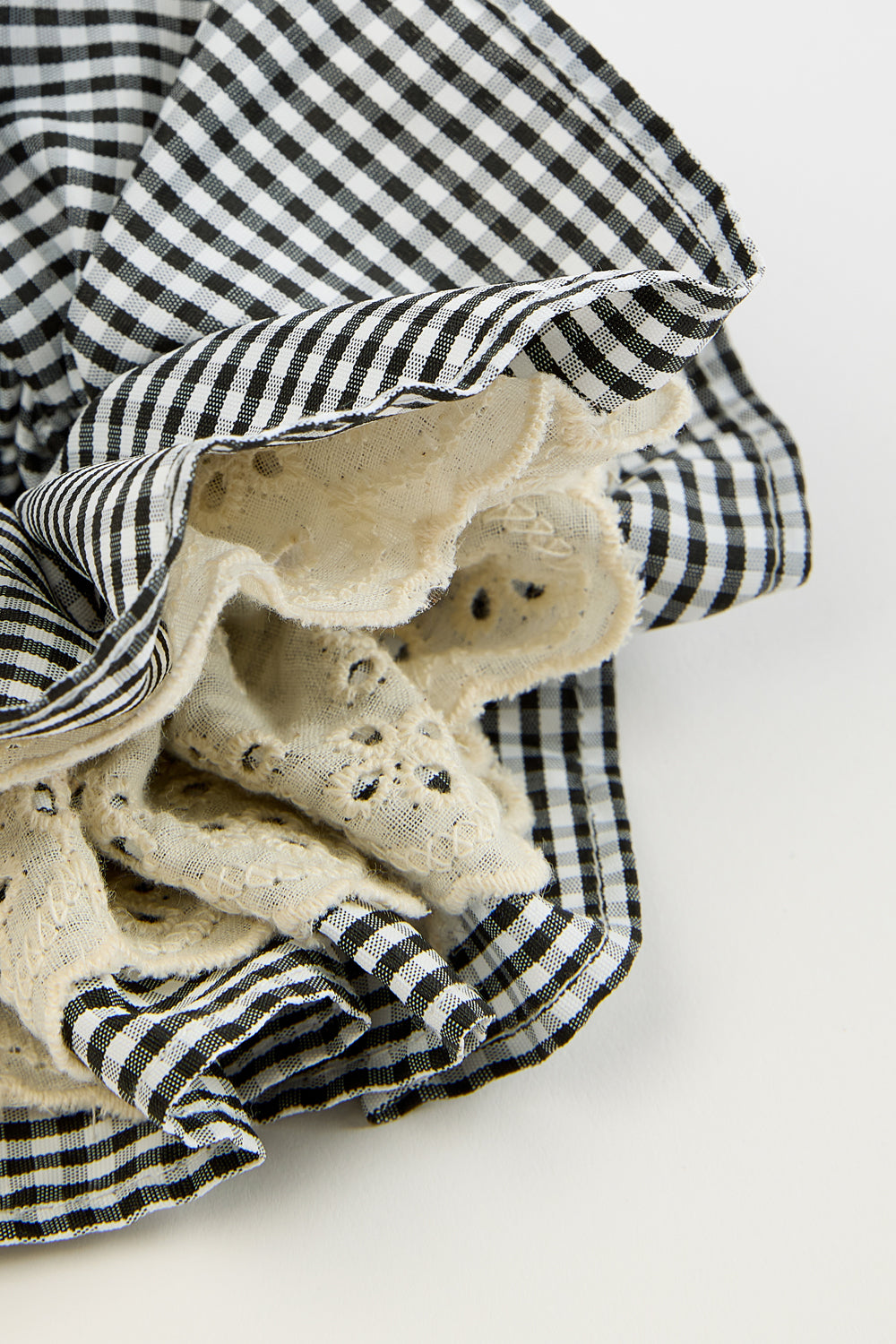 Black broderie anglaise scrunchie_2