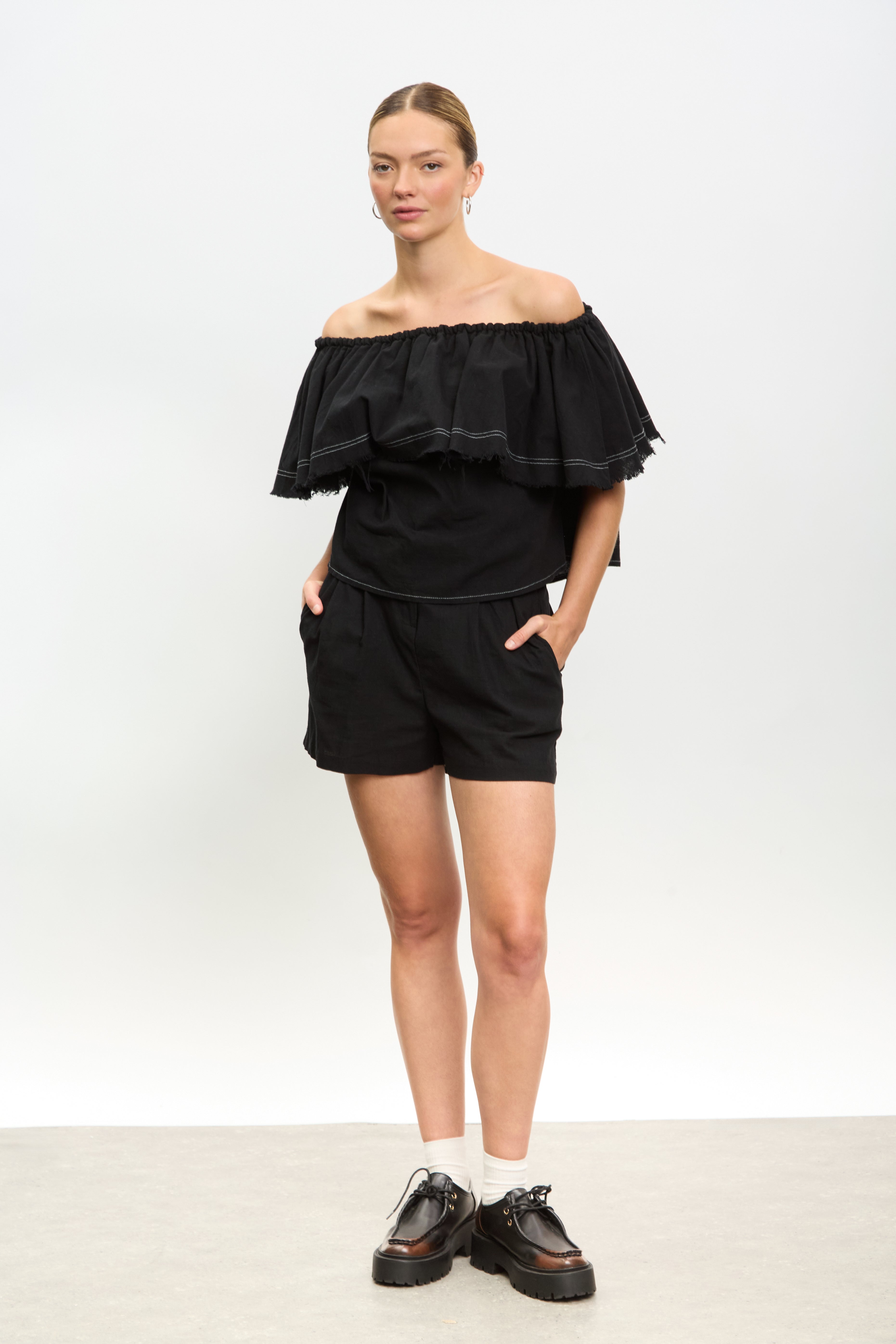 Black contrast stitch raw hem blouse_4