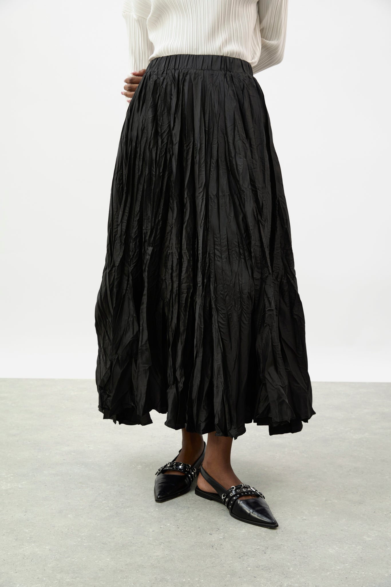 Black crinkled maxi skirt_1