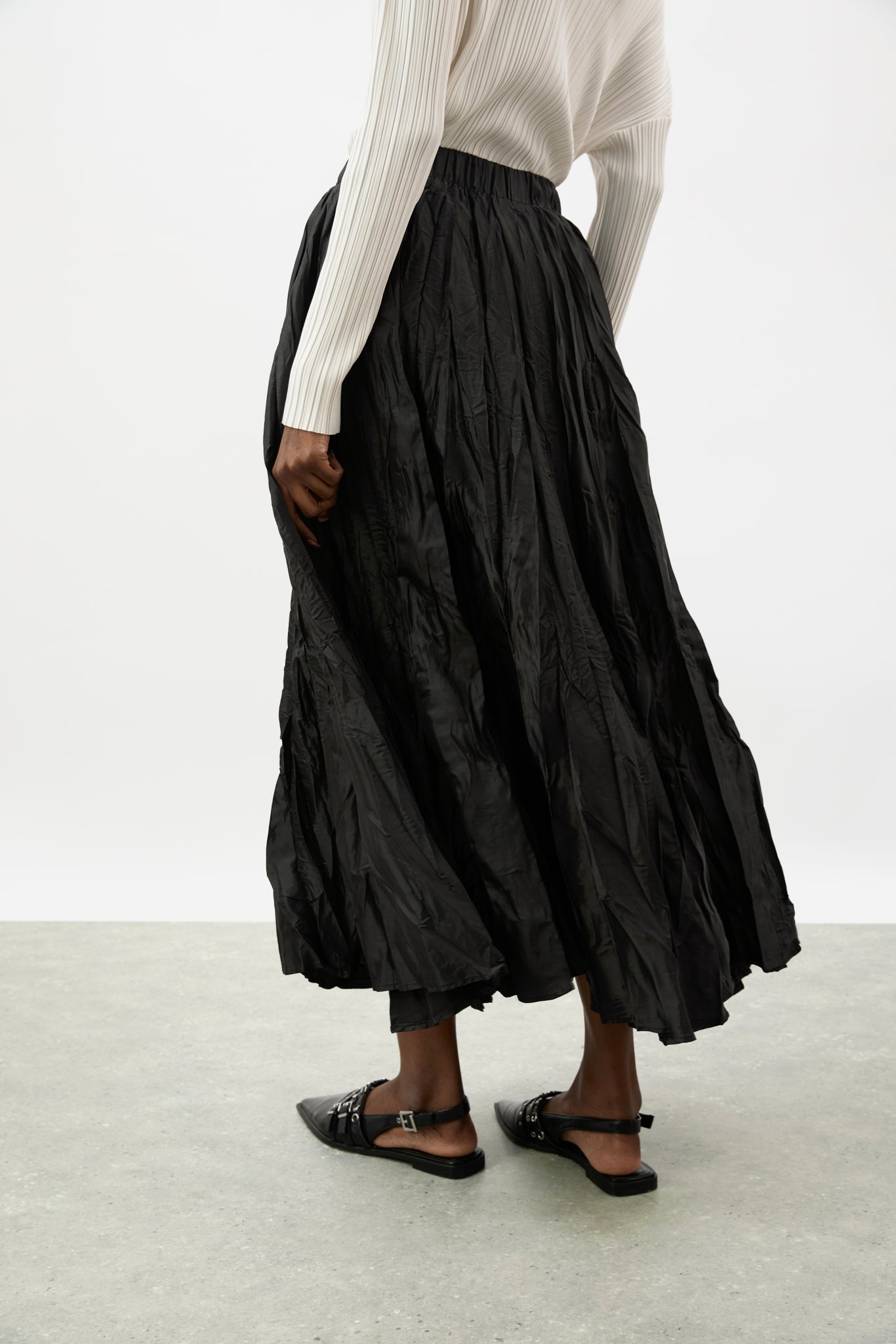 Black crinkled maxi skirt_2