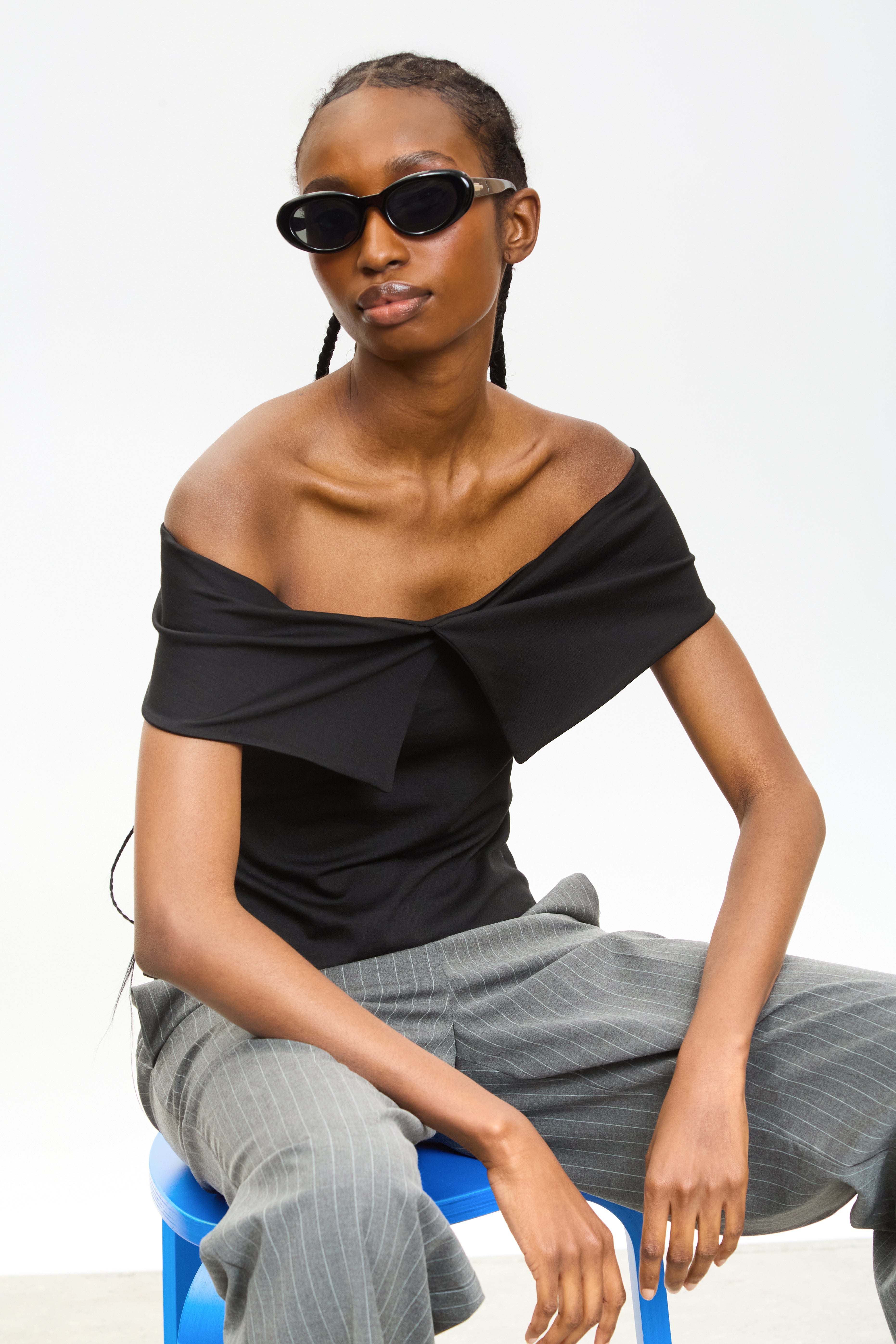 Black cross panel off shoulder jersey top_5