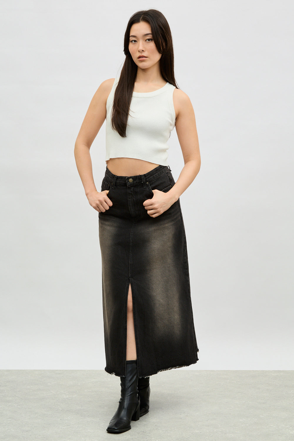 Black denim long front slit skirt_4