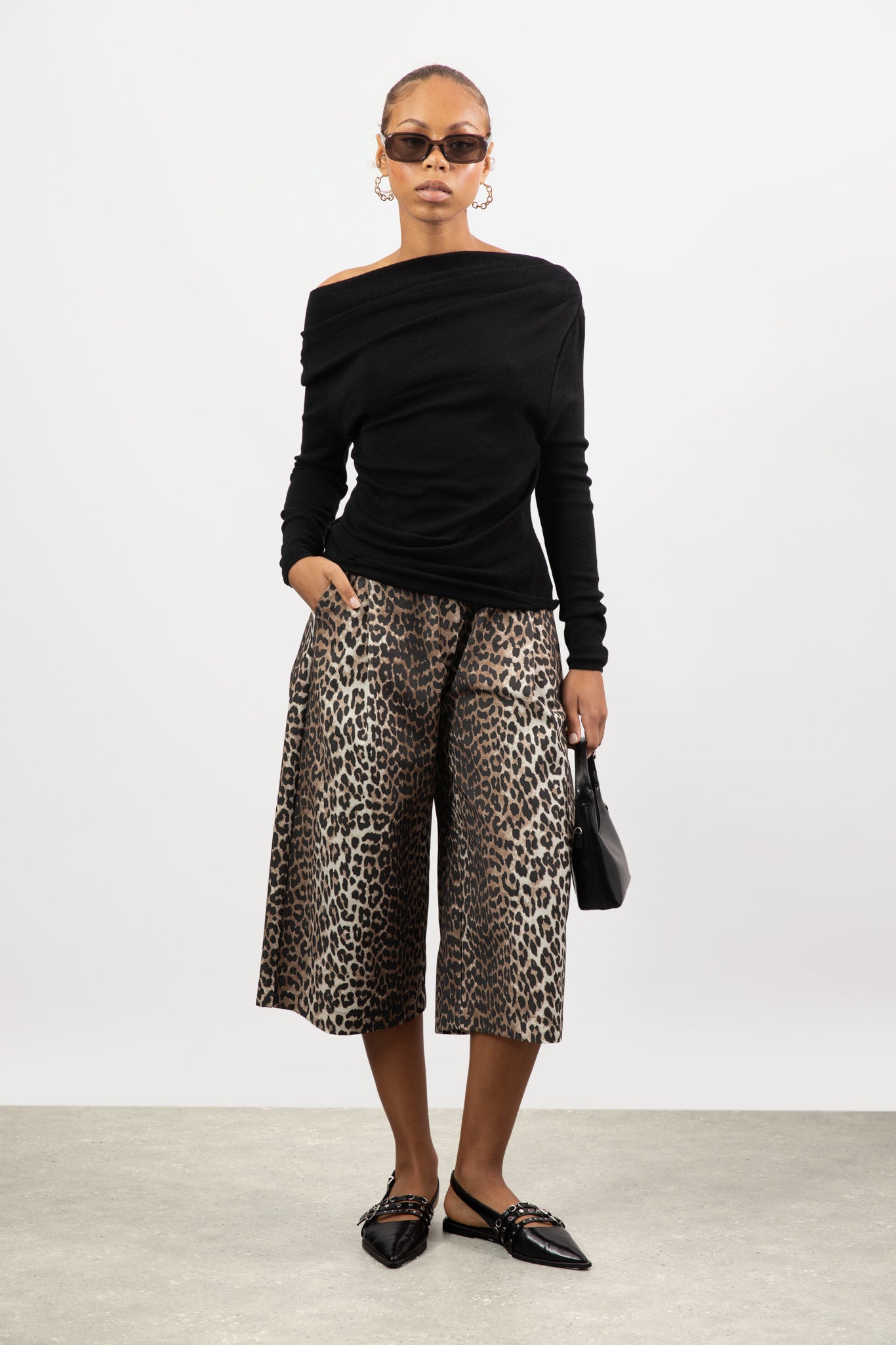 Black draped shoulder long sleeve knit top_4