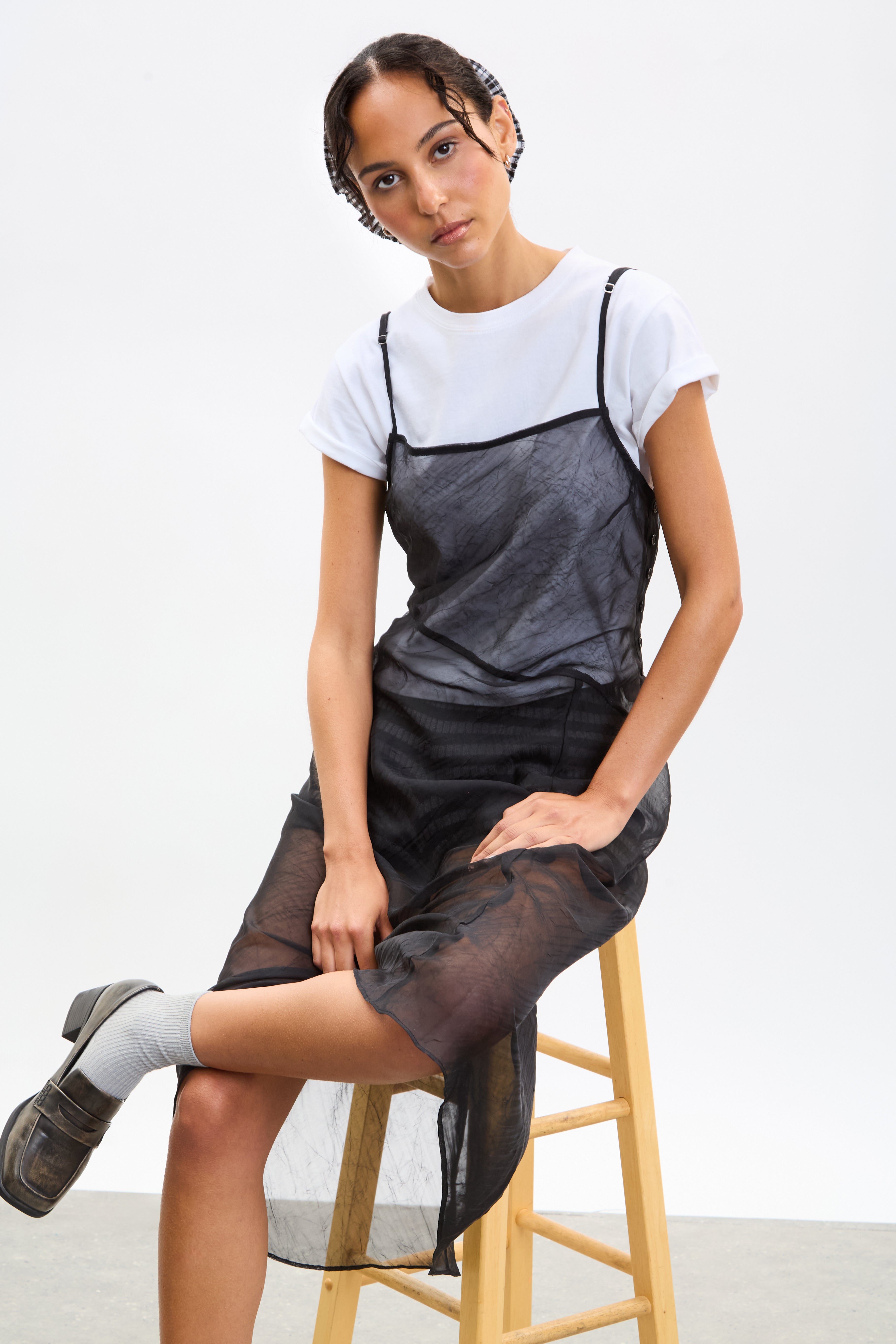 Black floaty side button strappy dress_5