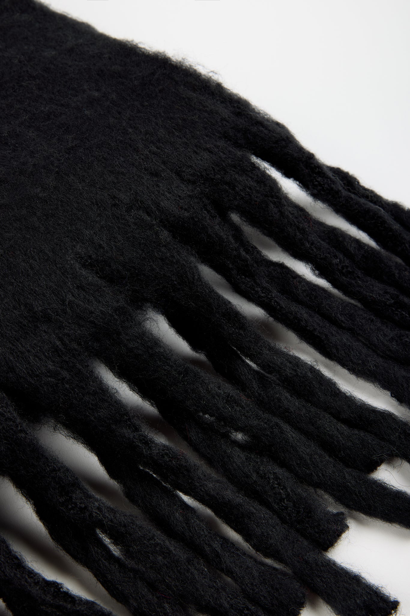 Black fuzzy thick scarf_2