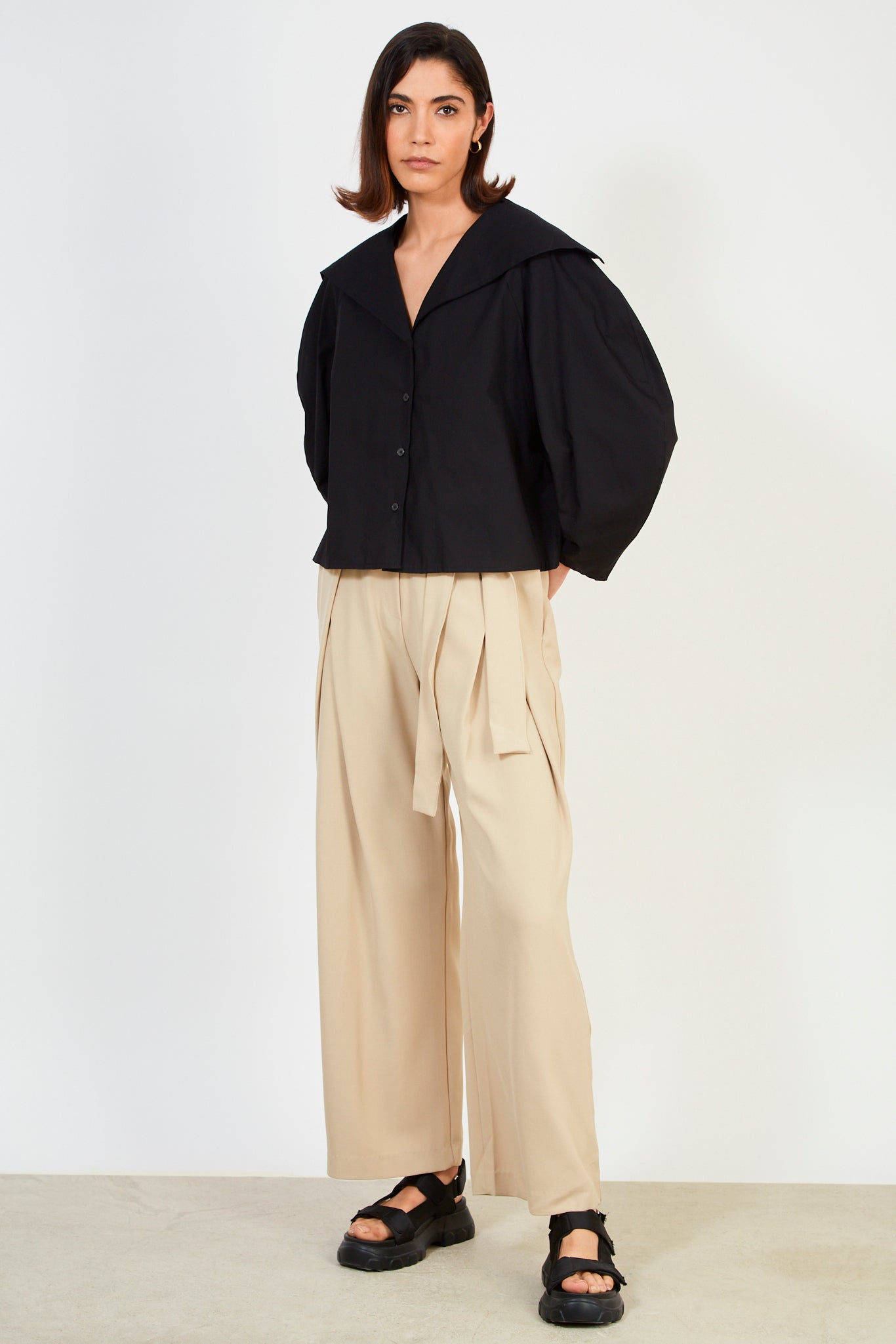 Black giant collar blouse_4