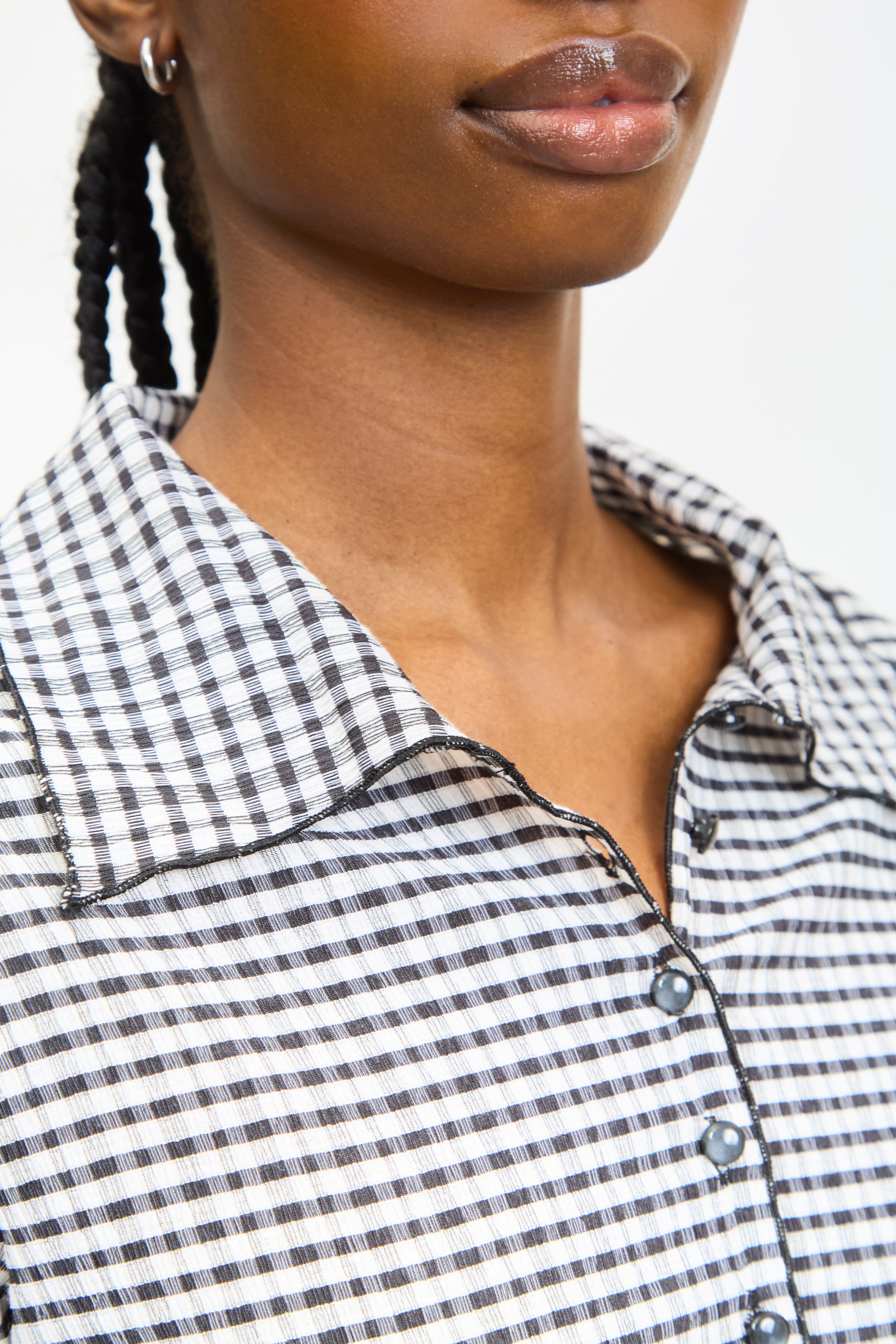 Black gingham and black trim button up top_3