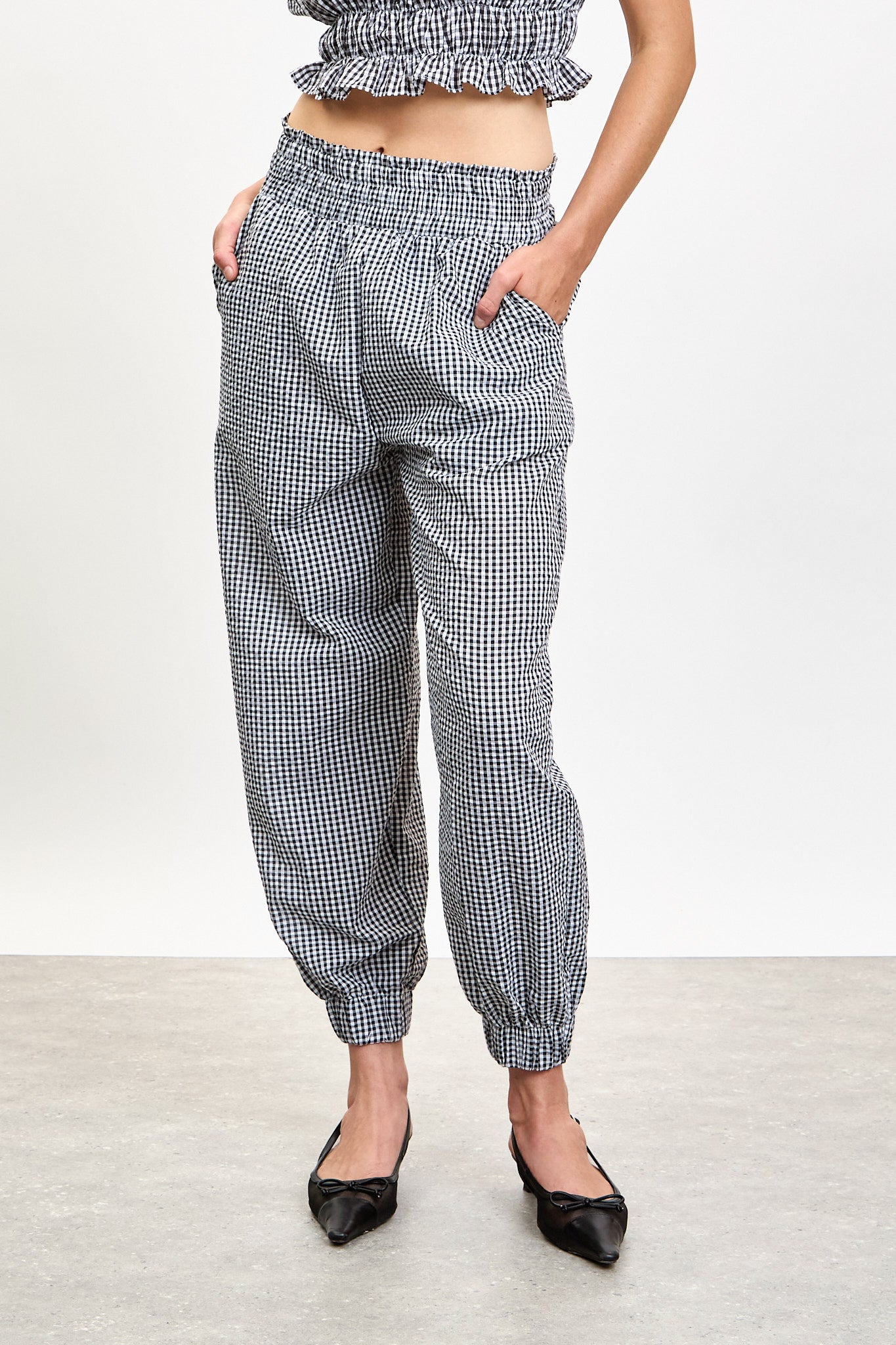 Black gingham cuffed trousers_1