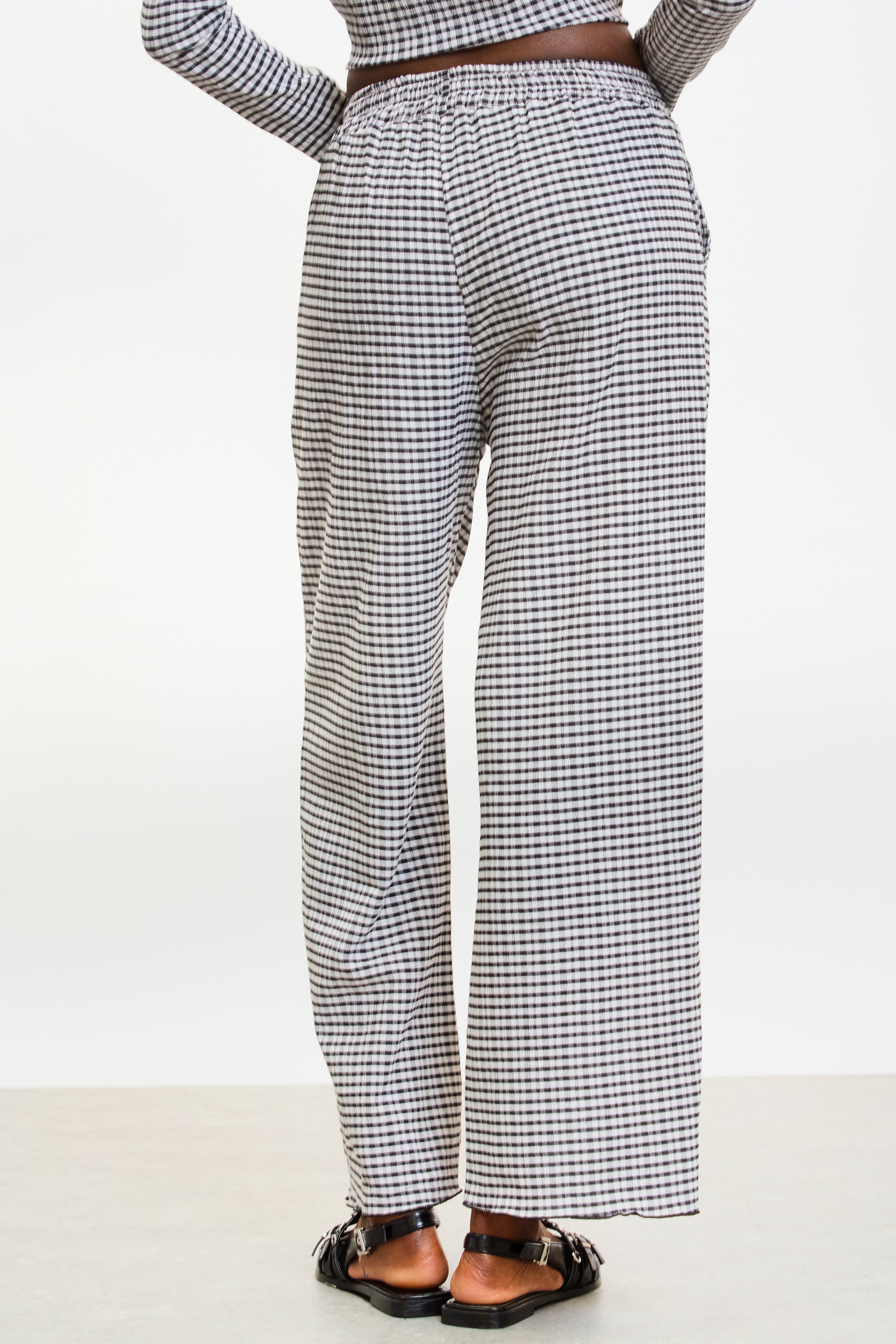 Black gingham loose fit drawstring trousers_2