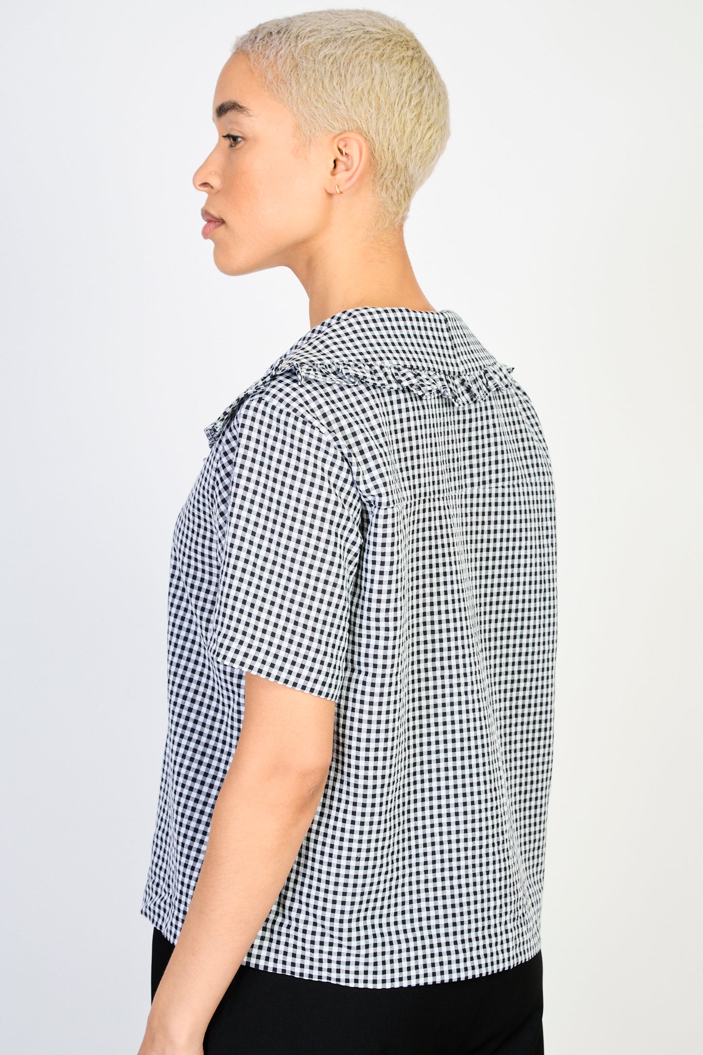 Black gingham ruffle trim giant collar short sleeved shirt_2