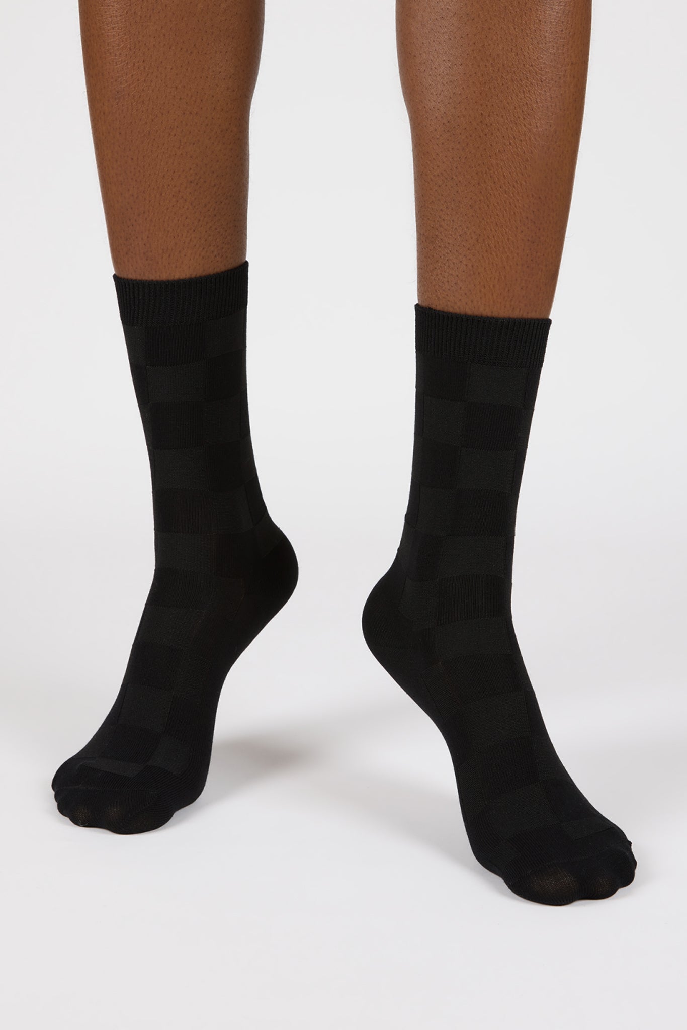 Black intarsia block embroidered smiley face socks_4